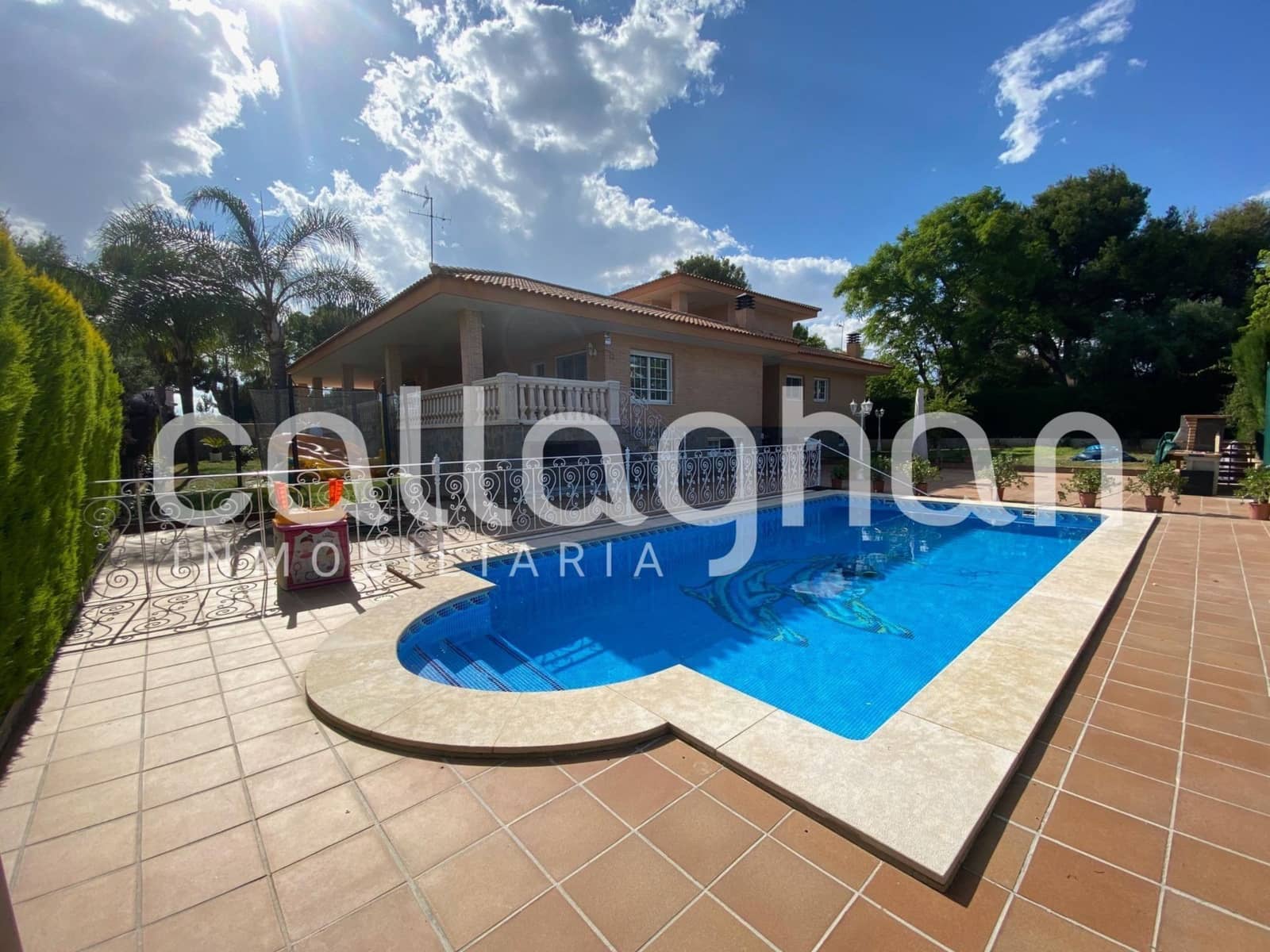 4 bedroom Villa for rent in Serra with pool garage - € 2,850 (Ref: 9137318)