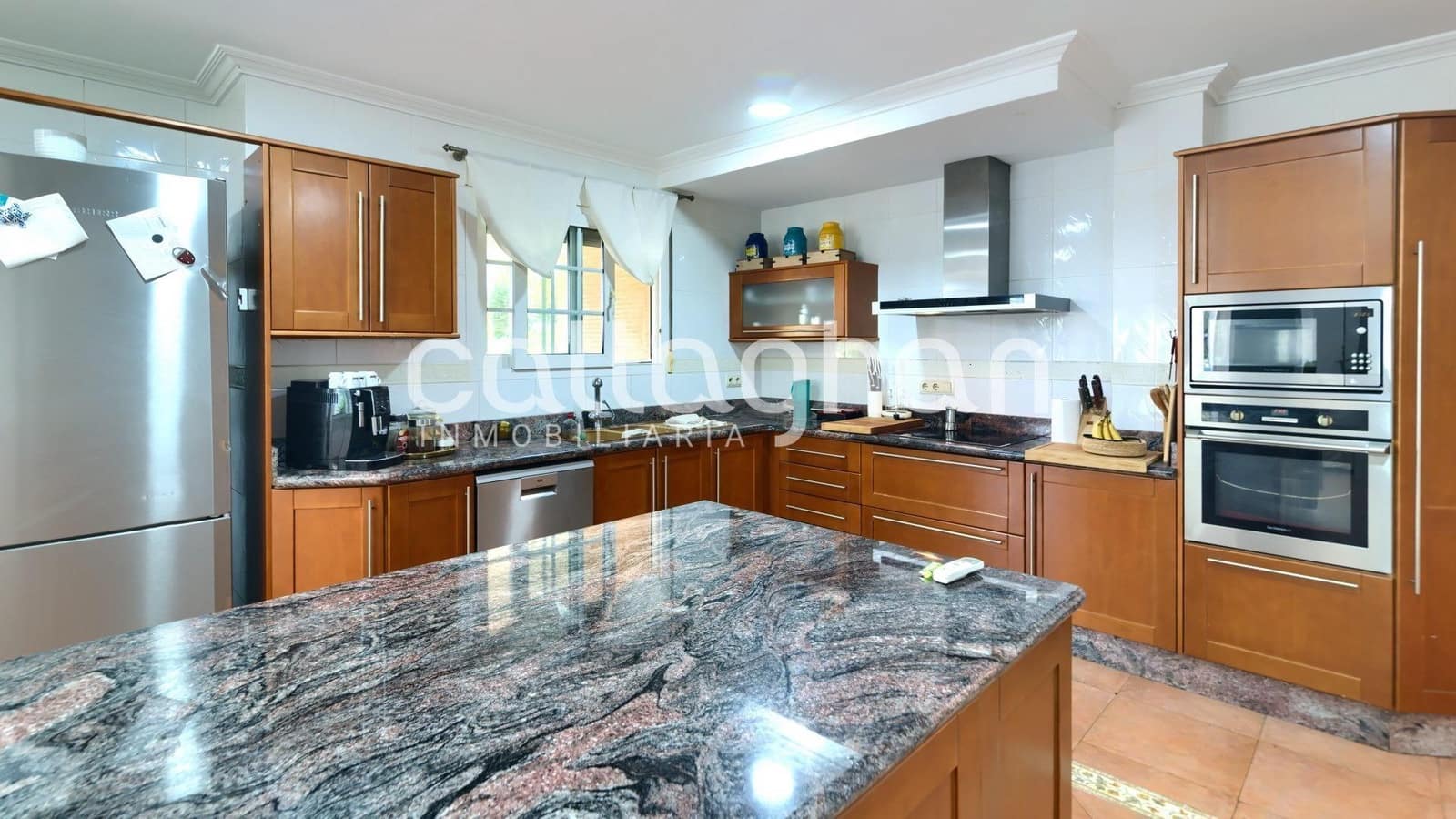 4 bedroom Villa for rent in Serra with pool garage - € 2,850 (Ref: 9137318)