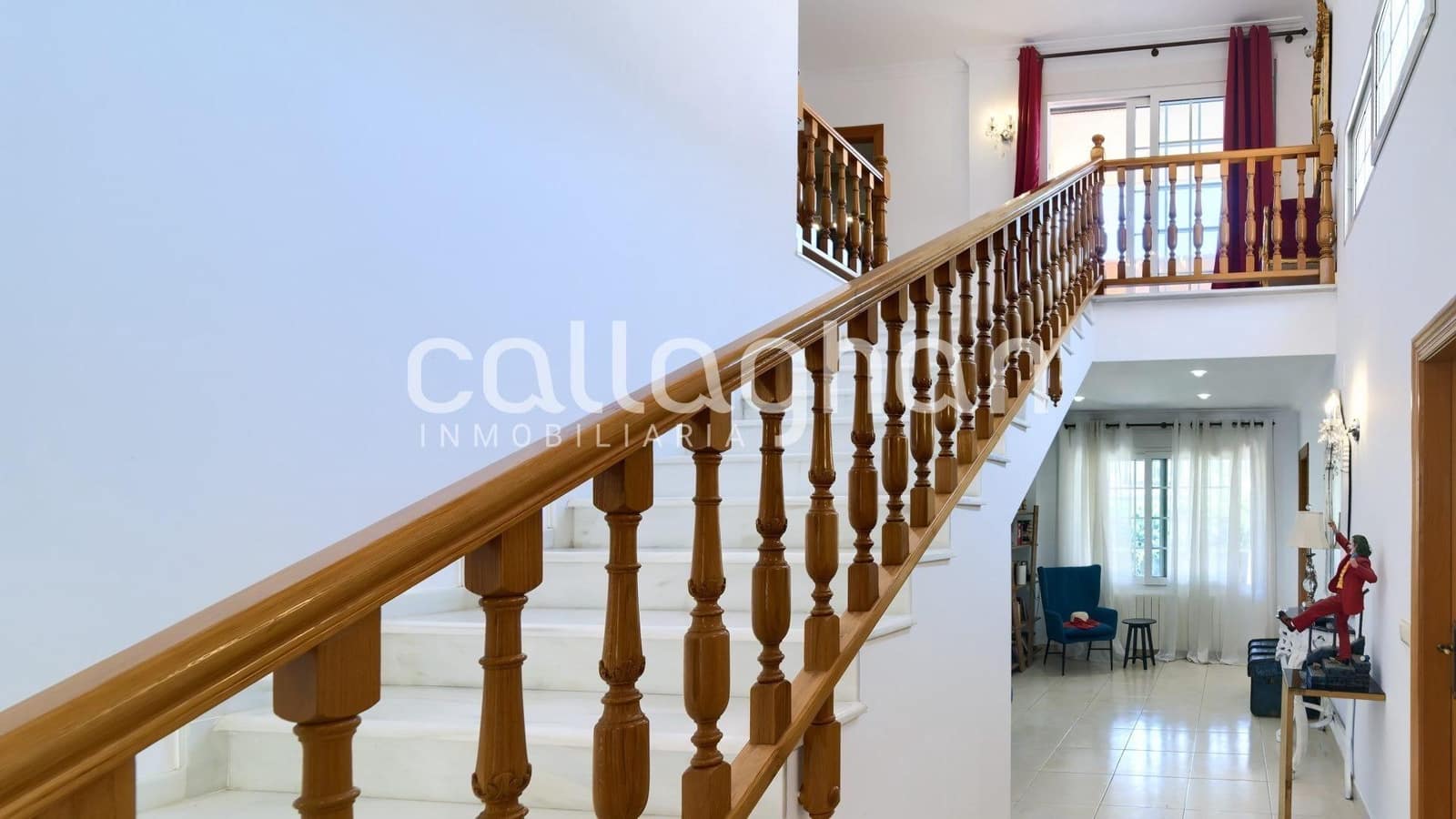 4 bedroom Villa for rent in Serra with pool garage - € 2,850 (Ref: 9137318)