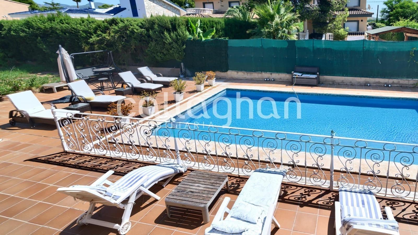 4 bedroom Villa for rent in Serra with pool garage - € 2,850 (Ref: 9137318)