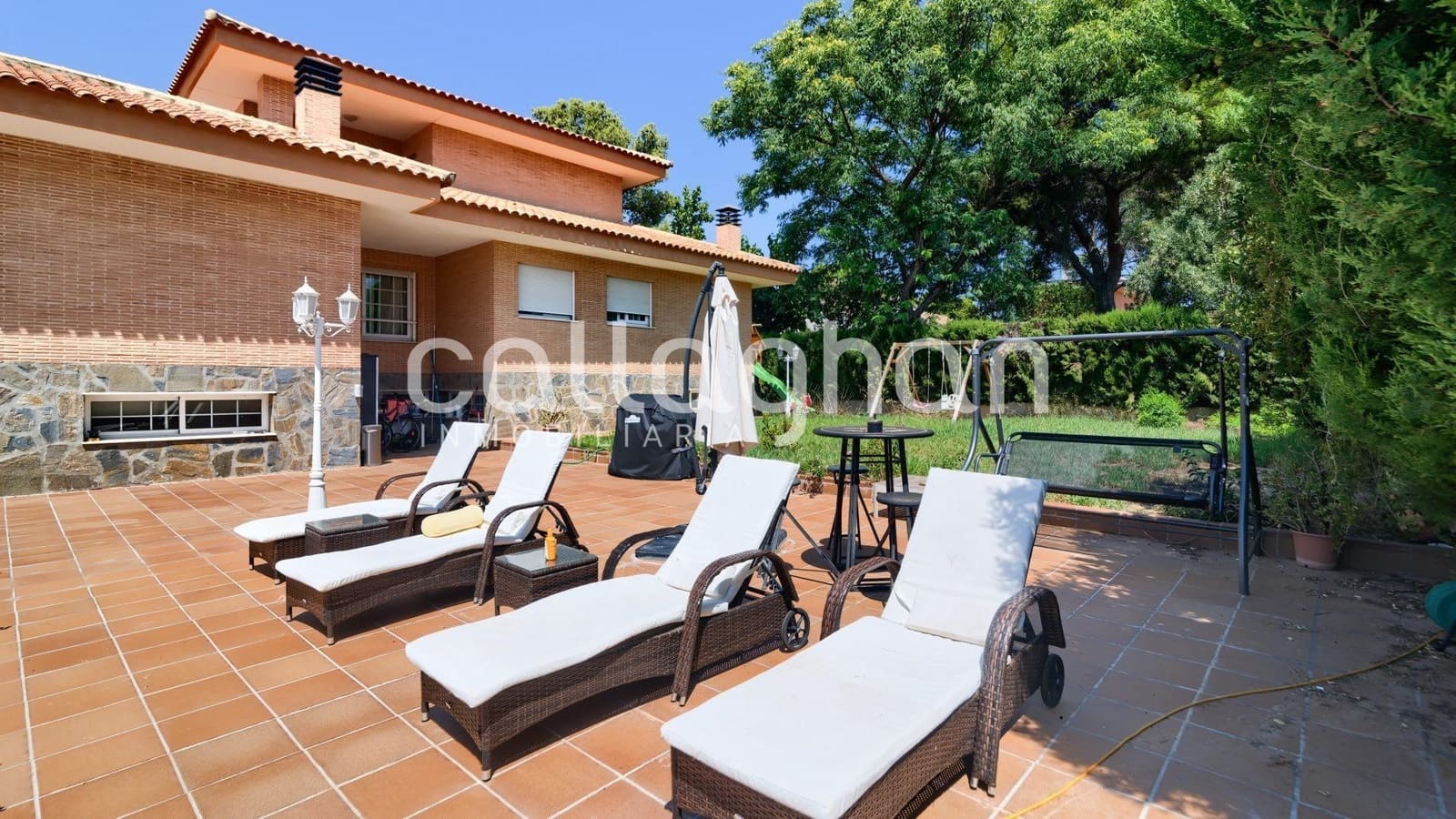 4 bedroom Villa for rent in Serra with pool garage - € 2,850 (Ref: 9137318)
