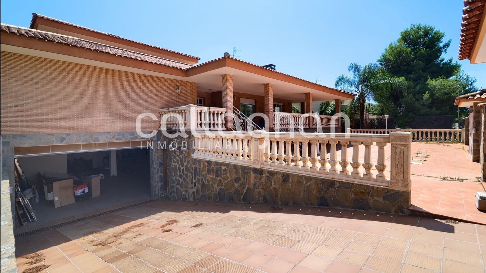 4 bedroom Villa for rent in Serra with pool garage - € 2,850 (Ref: 9137318)