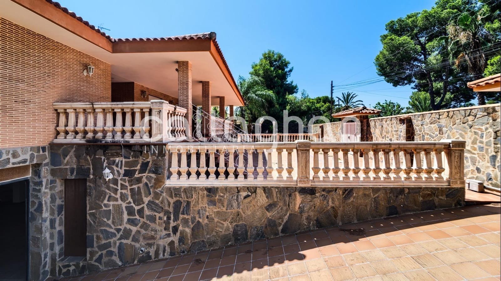 4 bedroom Villa for rent in Serra with pool garage - € 2,850 (Ref: 9137318)