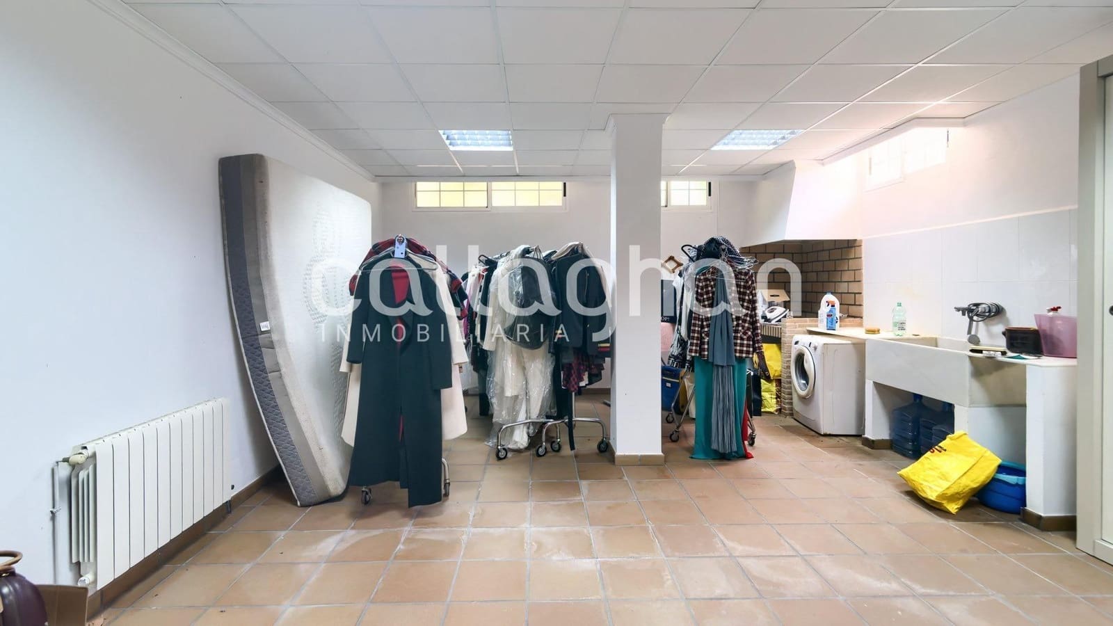 4 bedroom Villa for rent in Serra with pool garage - € 2,850 (Ref: 9137318)