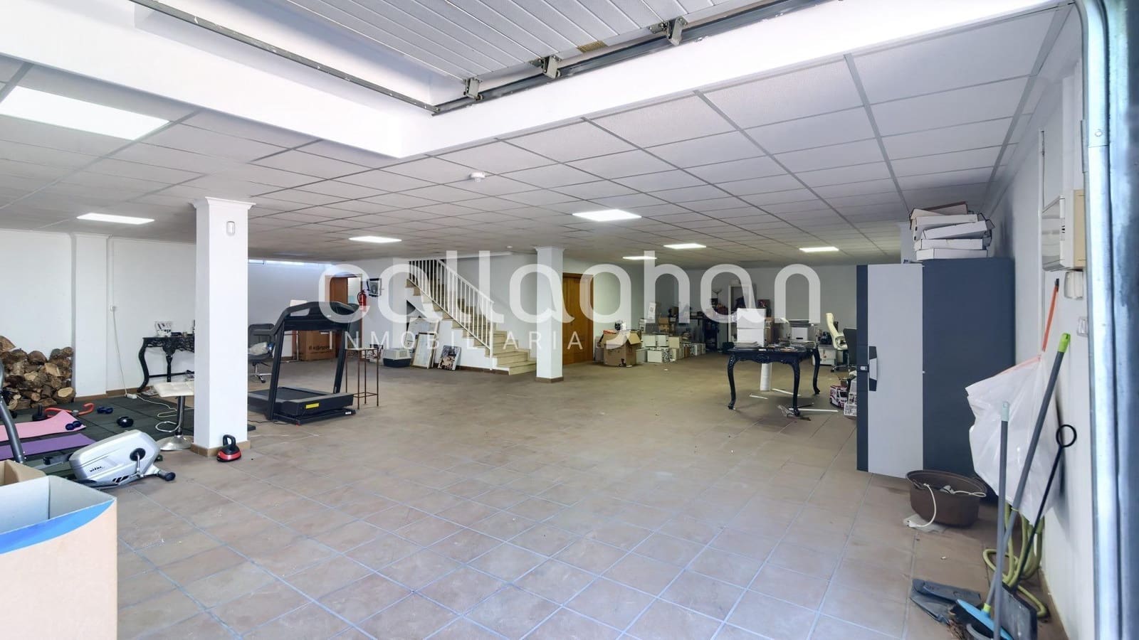 4 bedroom Villa for rent in Serra with pool garage - € 2,850 (Ref: 9137318)