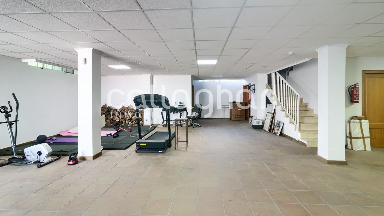 4 bedroom Villa for rent in Serra with pool garage - € 2,850 (Ref: 9137318)