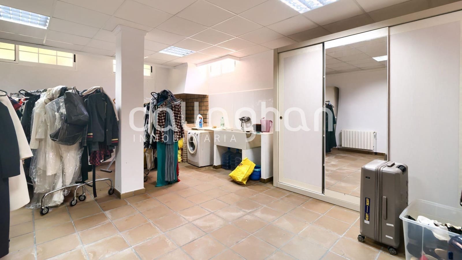 4 bedroom Villa for rent in Serra with pool garage - € 2,850 (Ref: 9137318)