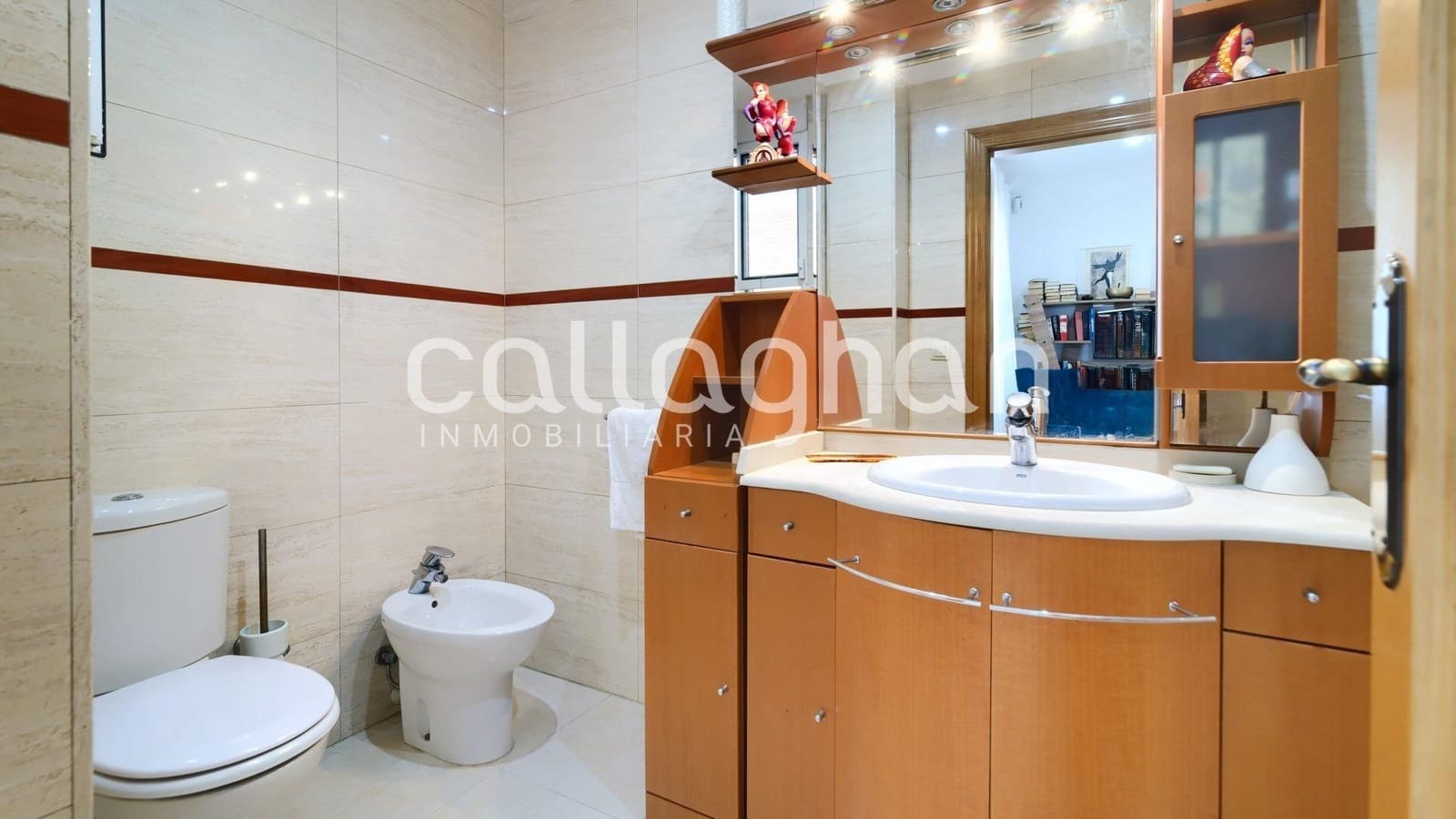 4 bedroom Villa for rent in Serra with pool garage - € 2,850 (Ref: 9137318)