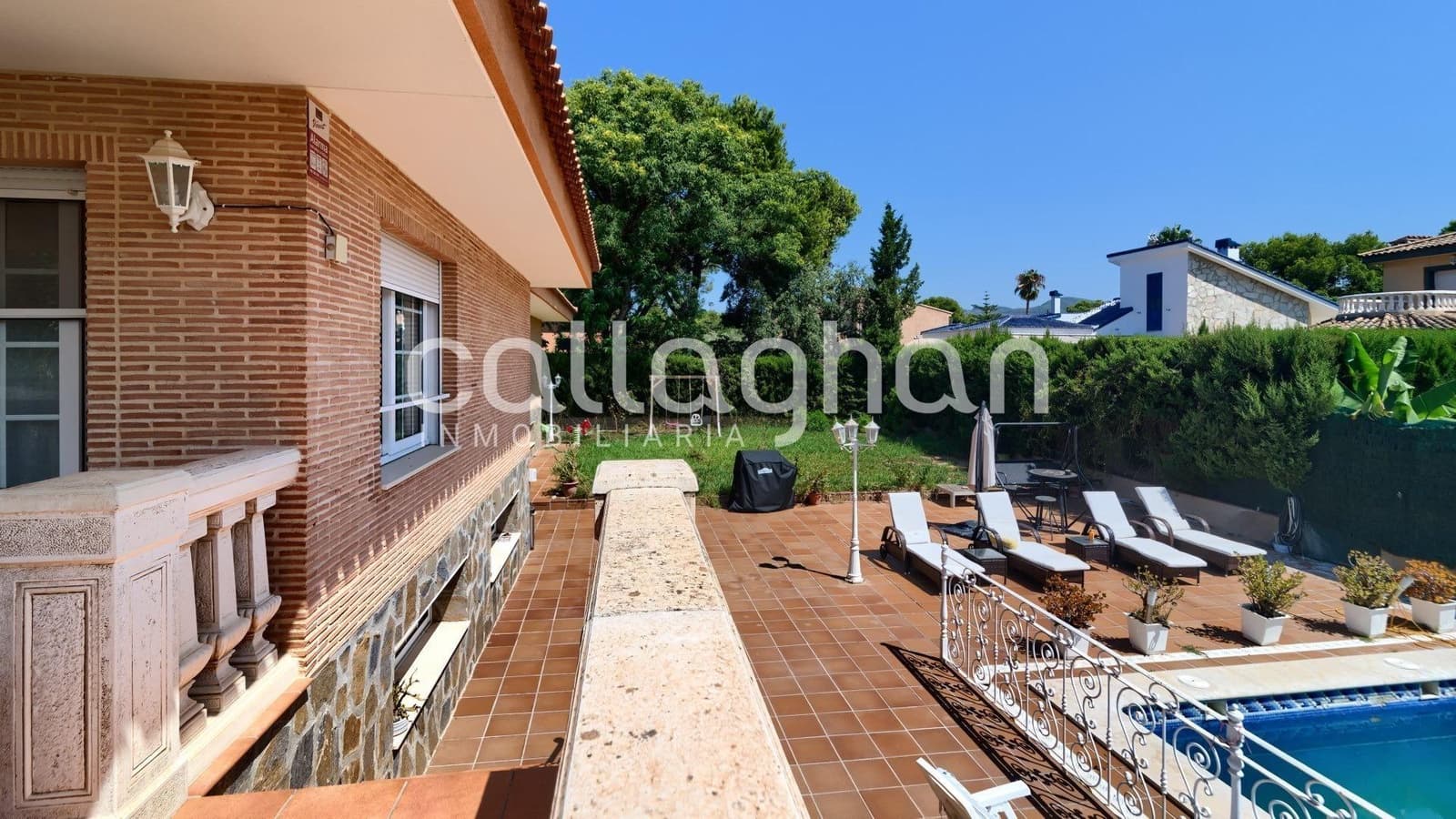 4 bedroom Villa for rent in Serra with pool garage - € 2,850 (Ref: 9137318)