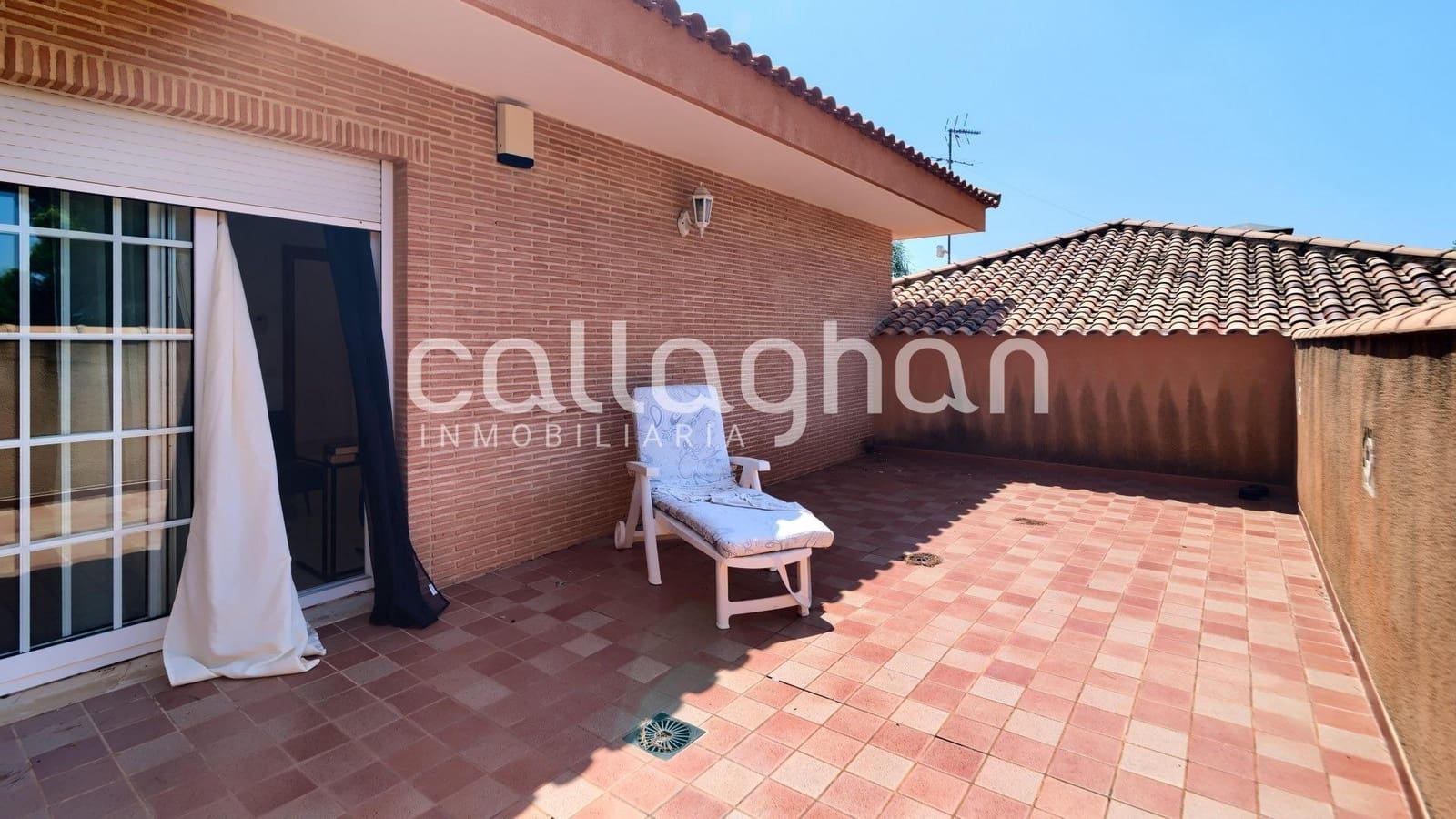 4 bedroom Villa for rent in Serra with pool garage - € 2,850 (Ref: 9137318)