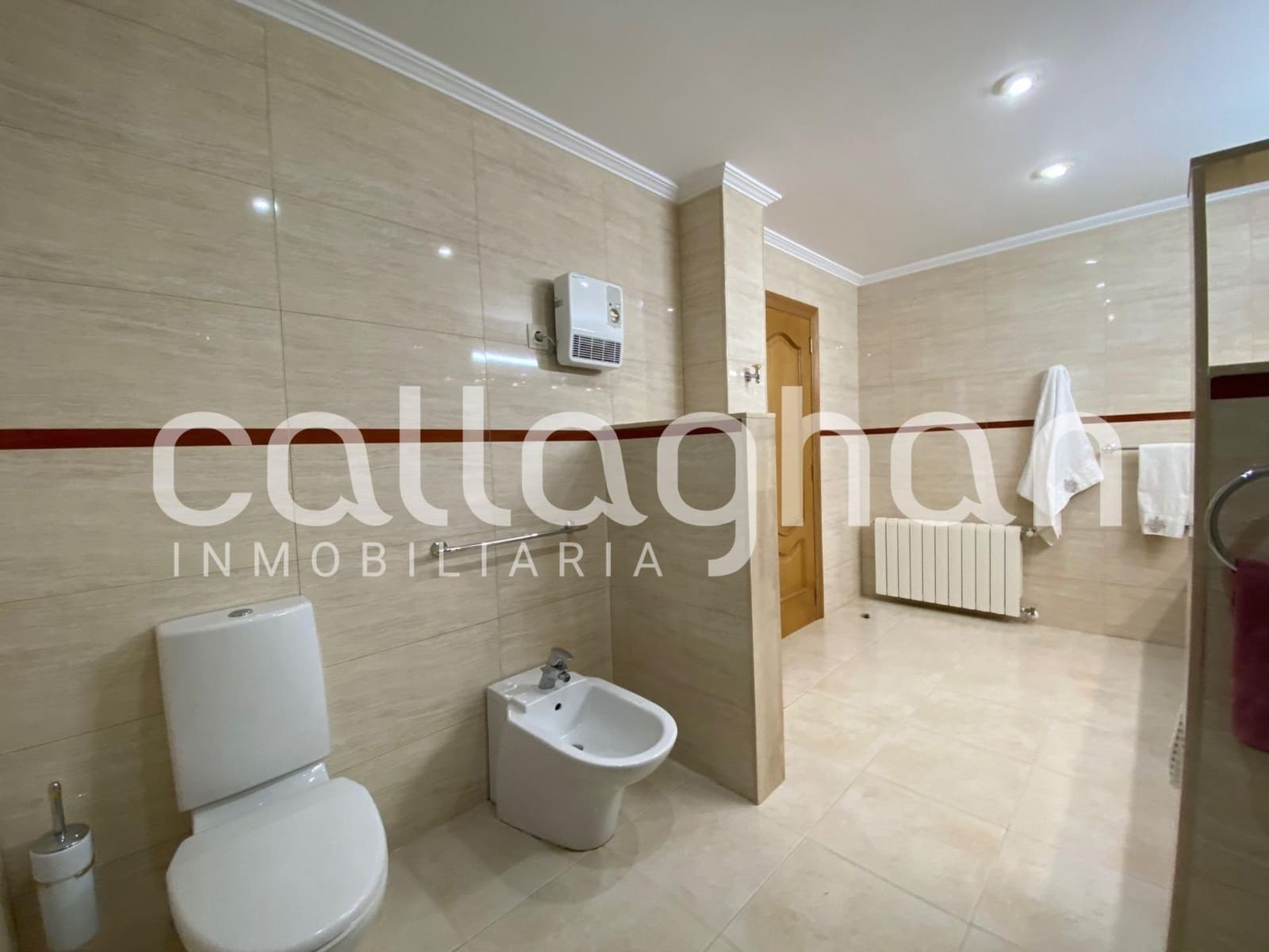 4 bedroom Villa for rent in Serra with pool garage - € 2,850 (Ref: 9137318)