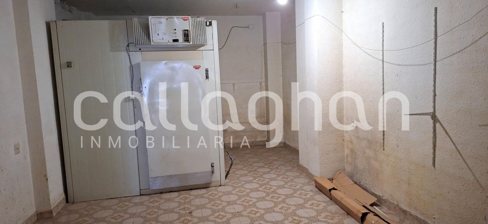 Erhverv til leje i Valencia by - € 1.200 (Ref: 9147359)