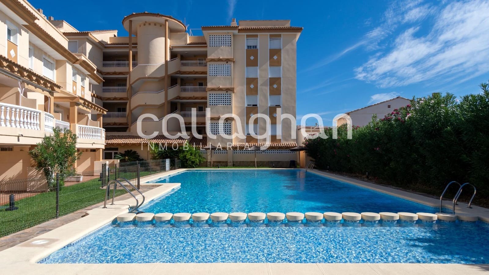 4 quarto Moradia em Banda para venda em Oliva Nova com piscina - 315 000 € (Ref: 9152379)
