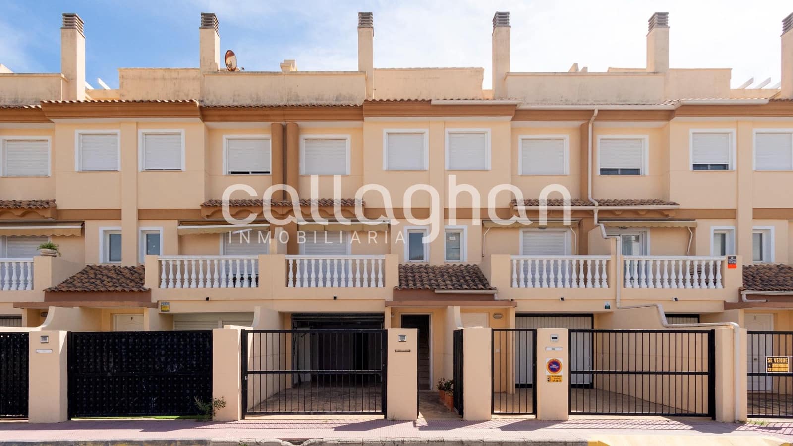 4 quarto Moradia em Banda para venda em Oliva Nova com piscina - 315 000 € (Ref: 9152379)