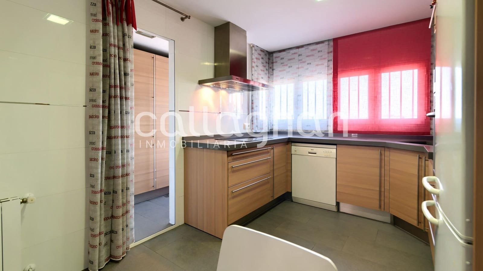 5 soveværelse Rækkehus til salg i Paterna med swimmingpool garage - € 400.000 (Ref: 9176571)