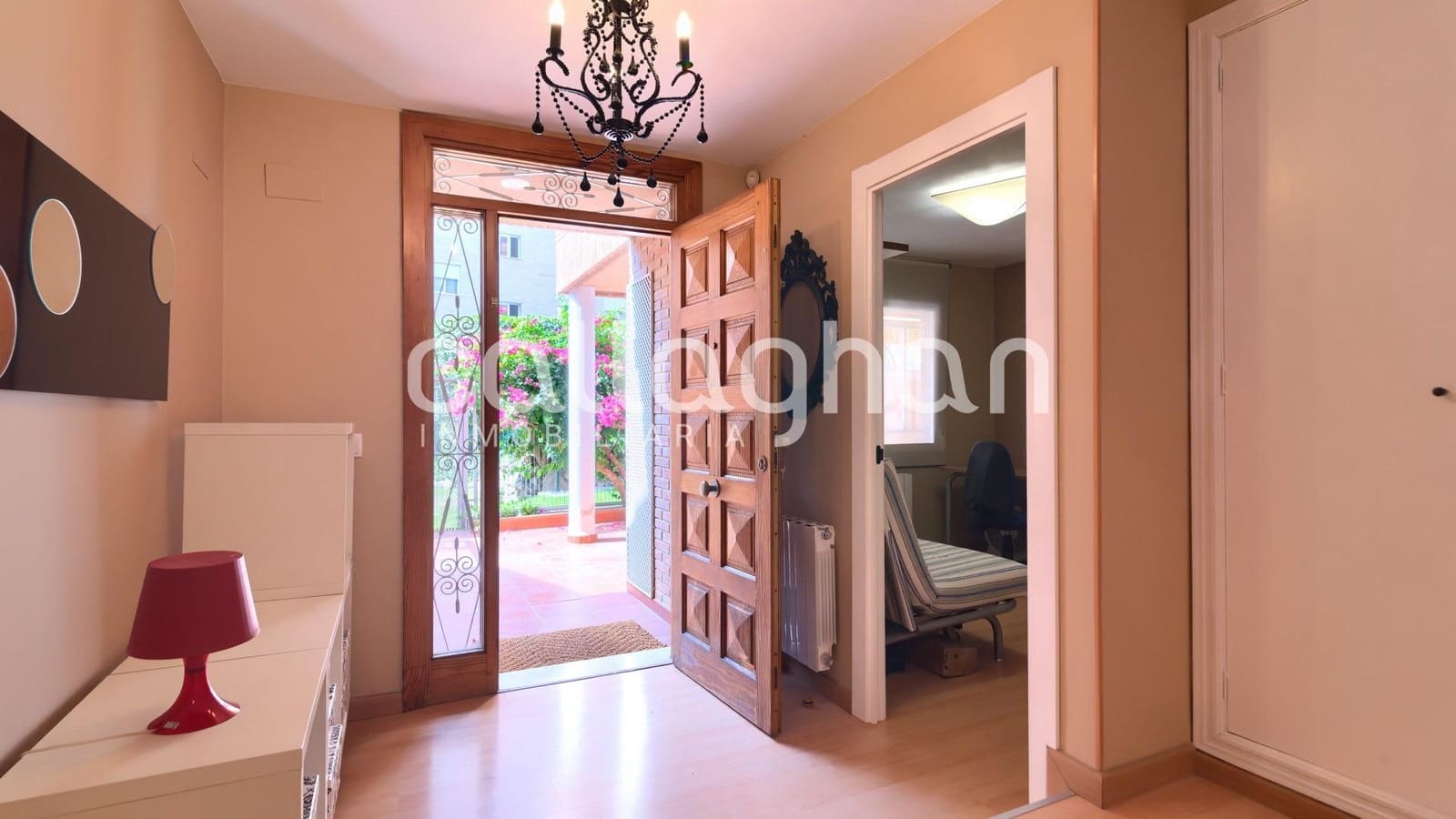 5 soveværelse Rækkehus til salg i Paterna med swimmingpool garage - € 400.000 (Ref: 9176571)