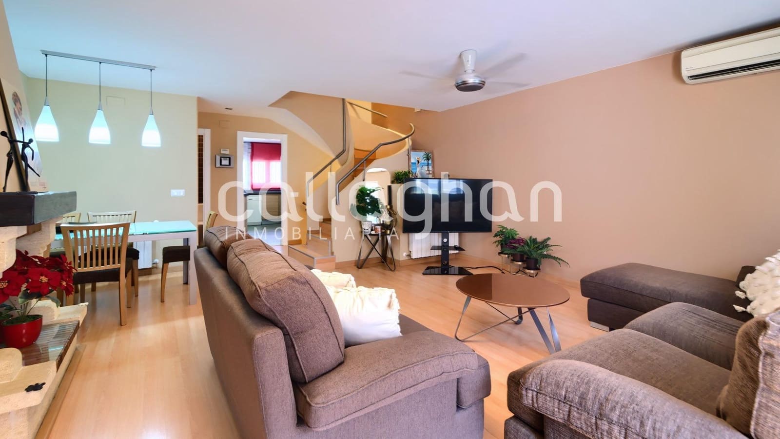 5 soveværelse Rækkehus til salg i Paterna med swimmingpool garage - € 400.000 (Ref: 9176571)