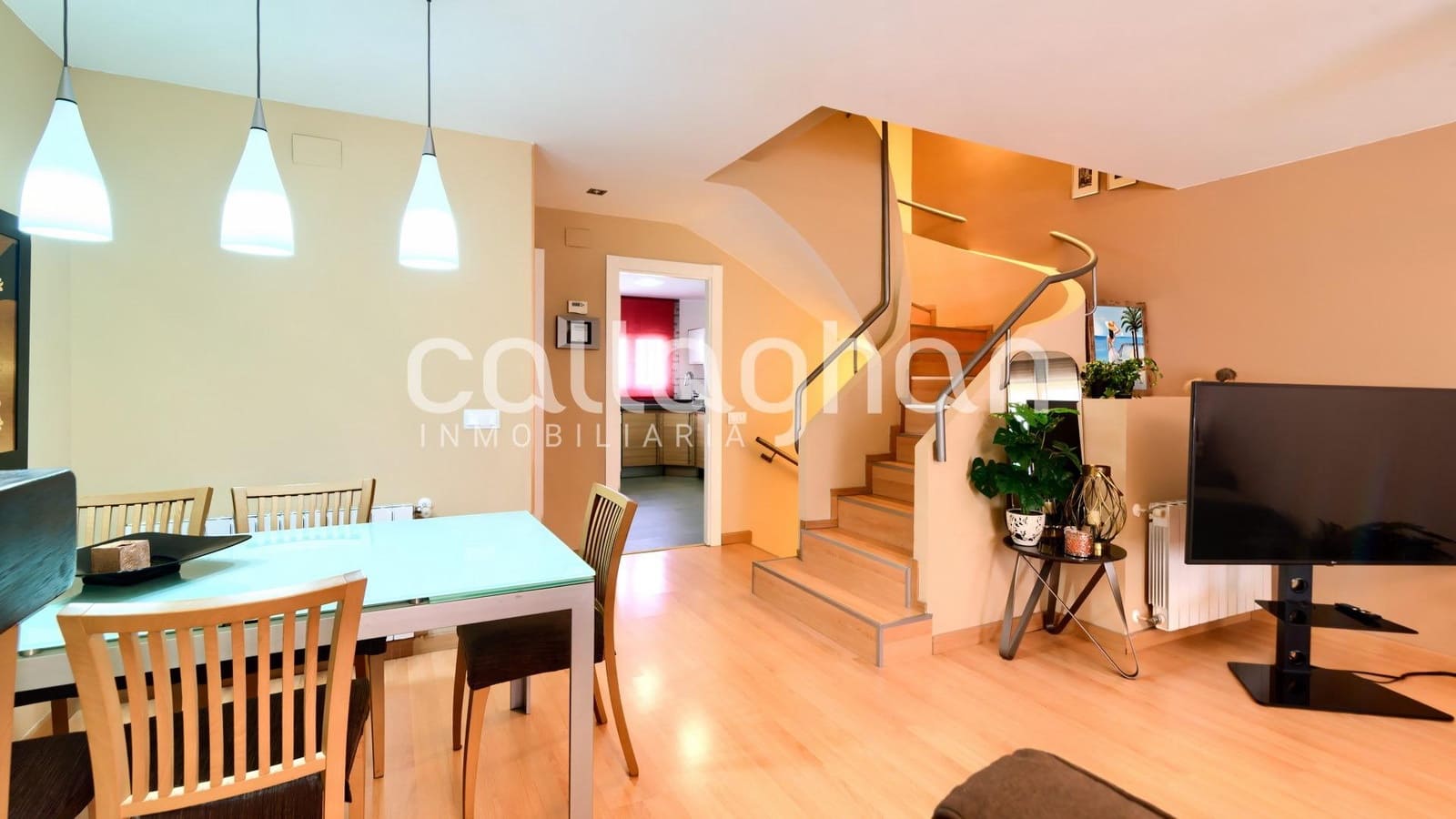 5 soveværelse Rækkehus til salg i Paterna med swimmingpool garage - € 400.000 (Ref: 9176571)