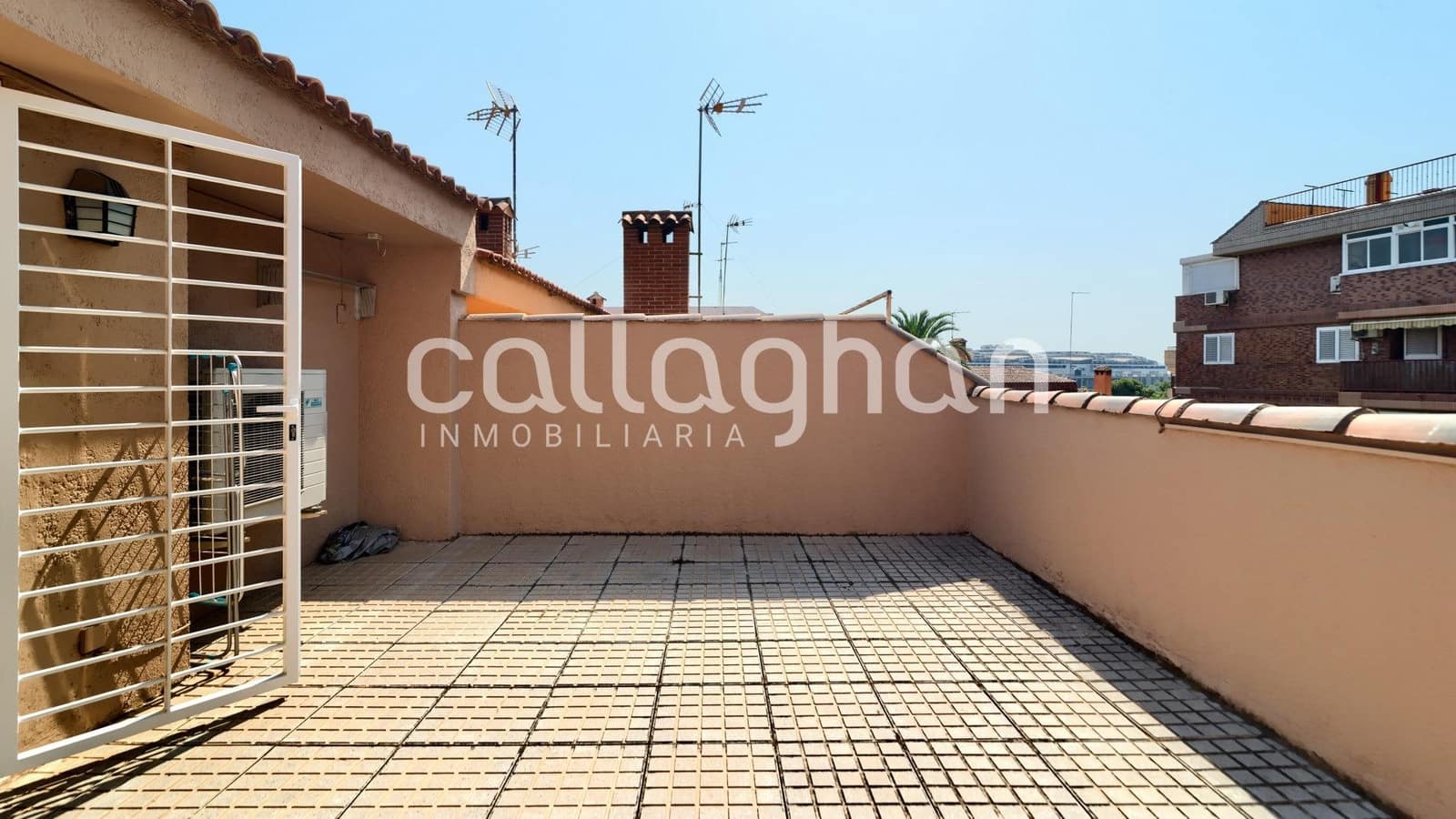 5 soveværelse Rækkehus til salg i Paterna med swimmingpool garage - € 400.000 (Ref: 9176571)