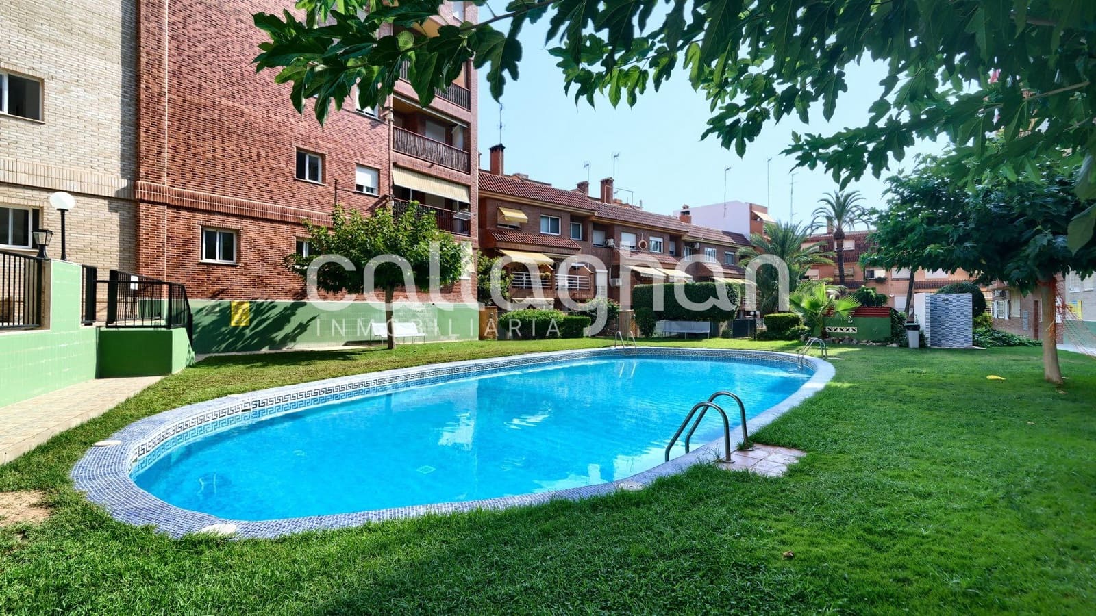 5 soveværelse Rækkehus til salg i Paterna med swimmingpool garage - € 400.000 (Ref: 9176571)