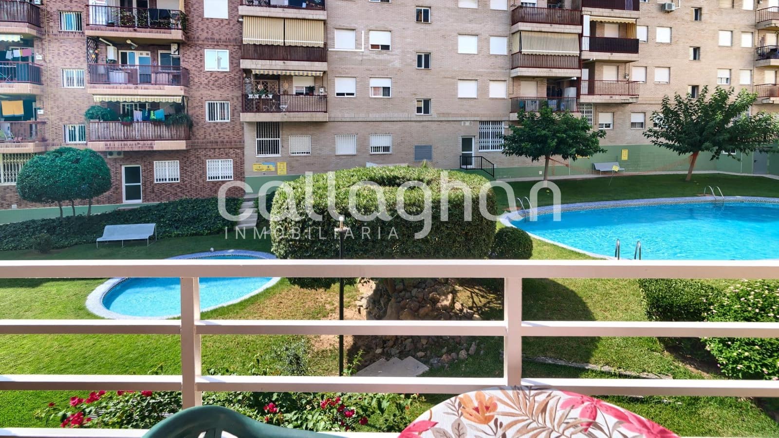 5 soveværelse Rækkehus til salg i Paterna med swimmingpool garage - € 400.000 (Ref: 9176571)