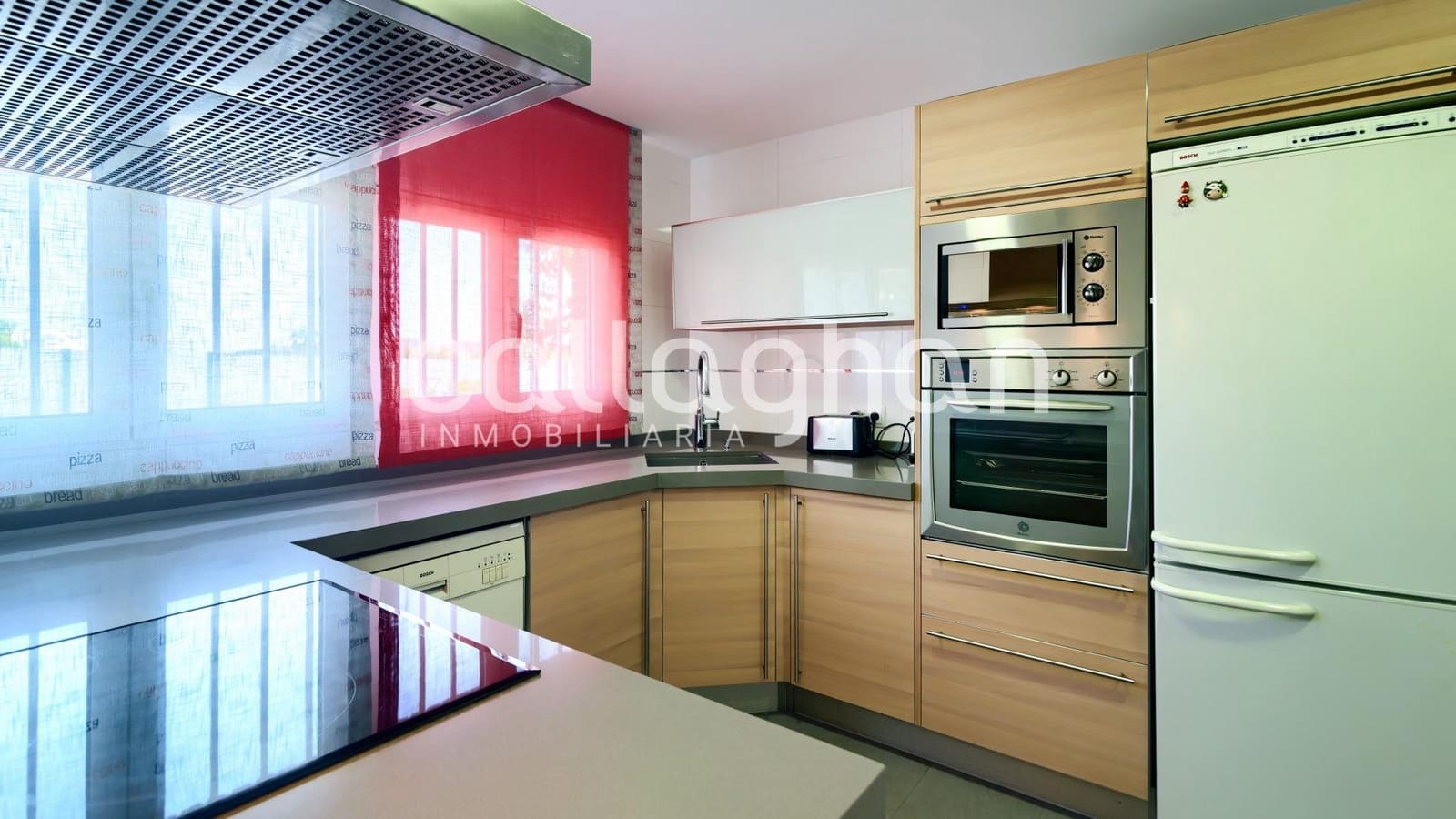 5 soveværelse Rækkehus til salg i Paterna med swimmingpool garage - € 400.000 (Ref: 9176571)