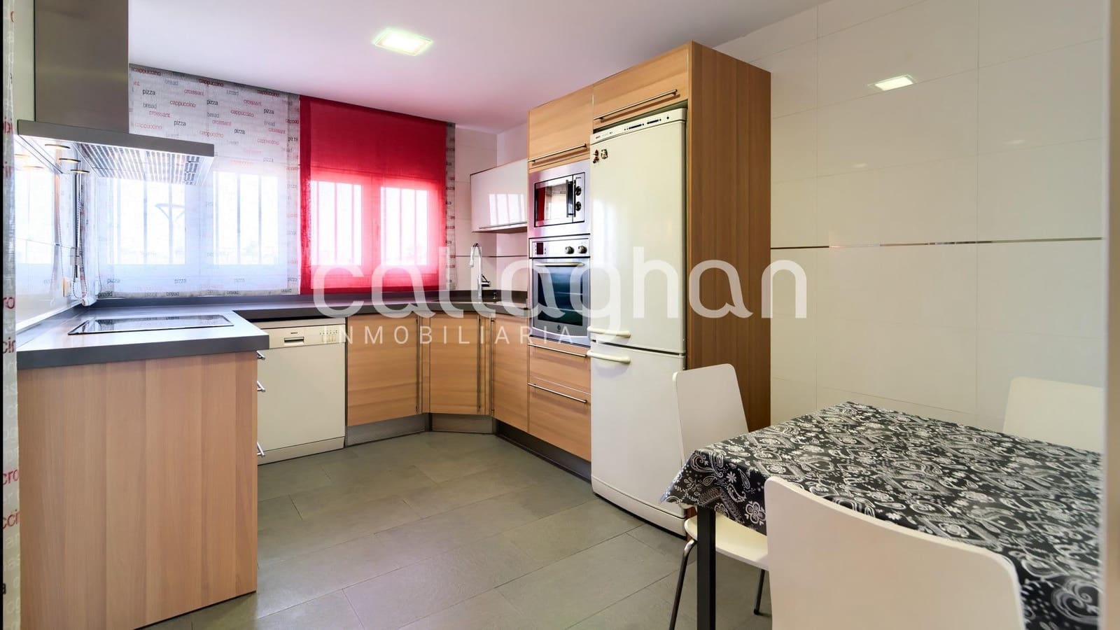 5 soveværelse Rækkehus til salg i Paterna med swimmingpool garage - € 400.000 (Ref: 9176571)