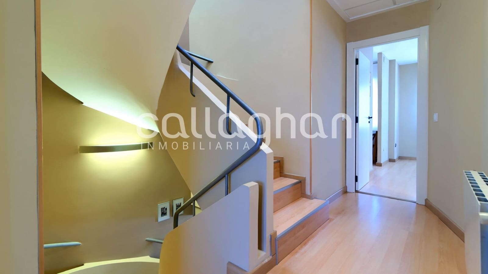 5 soveværelse Rækkehus til salg i Paterna med swimmingpool garage - € 400.000 (Ref: 9176571)