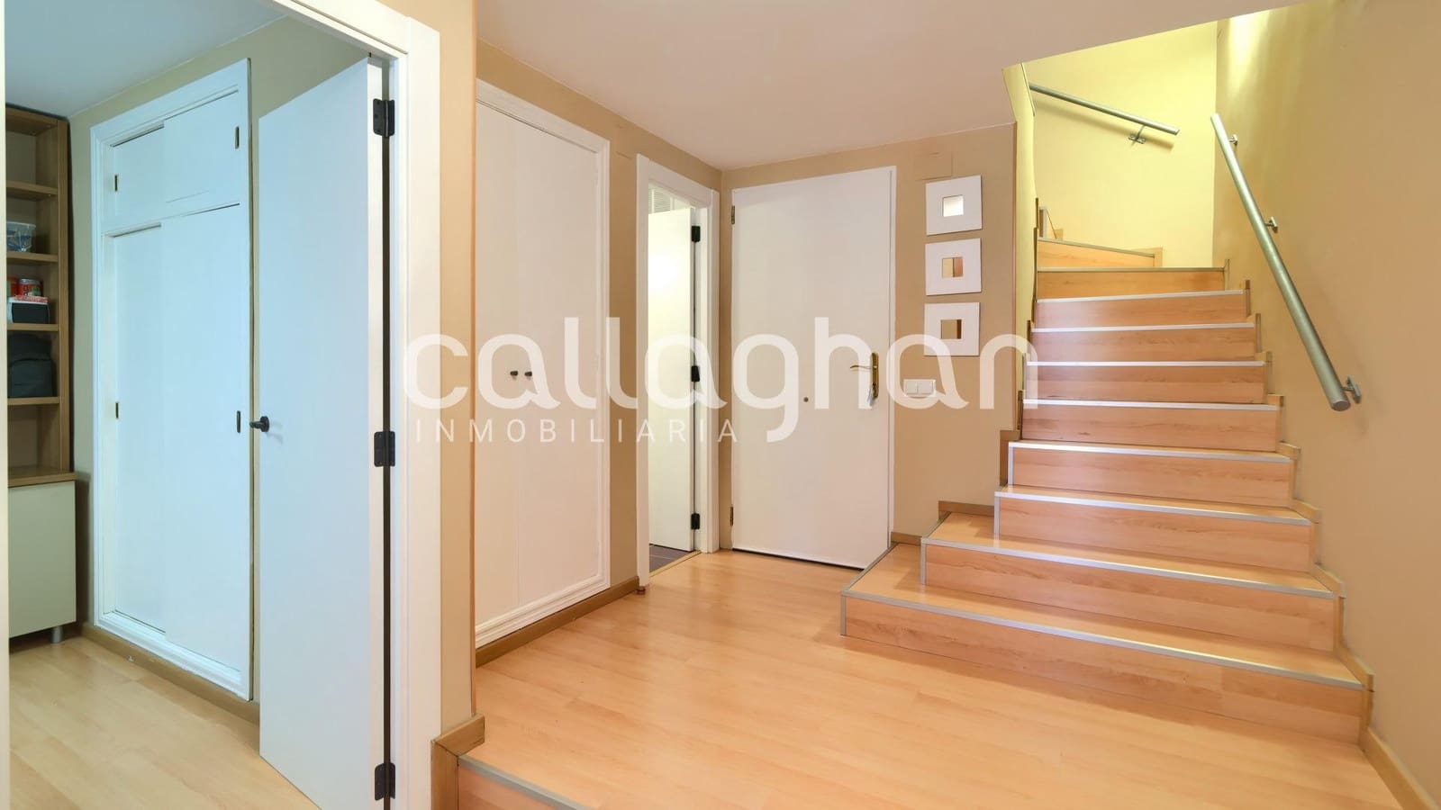 5 soveværelse Rækkehus til salg i Paterna med swimmingpool garage - € 400.000 (Ref: 9176571)