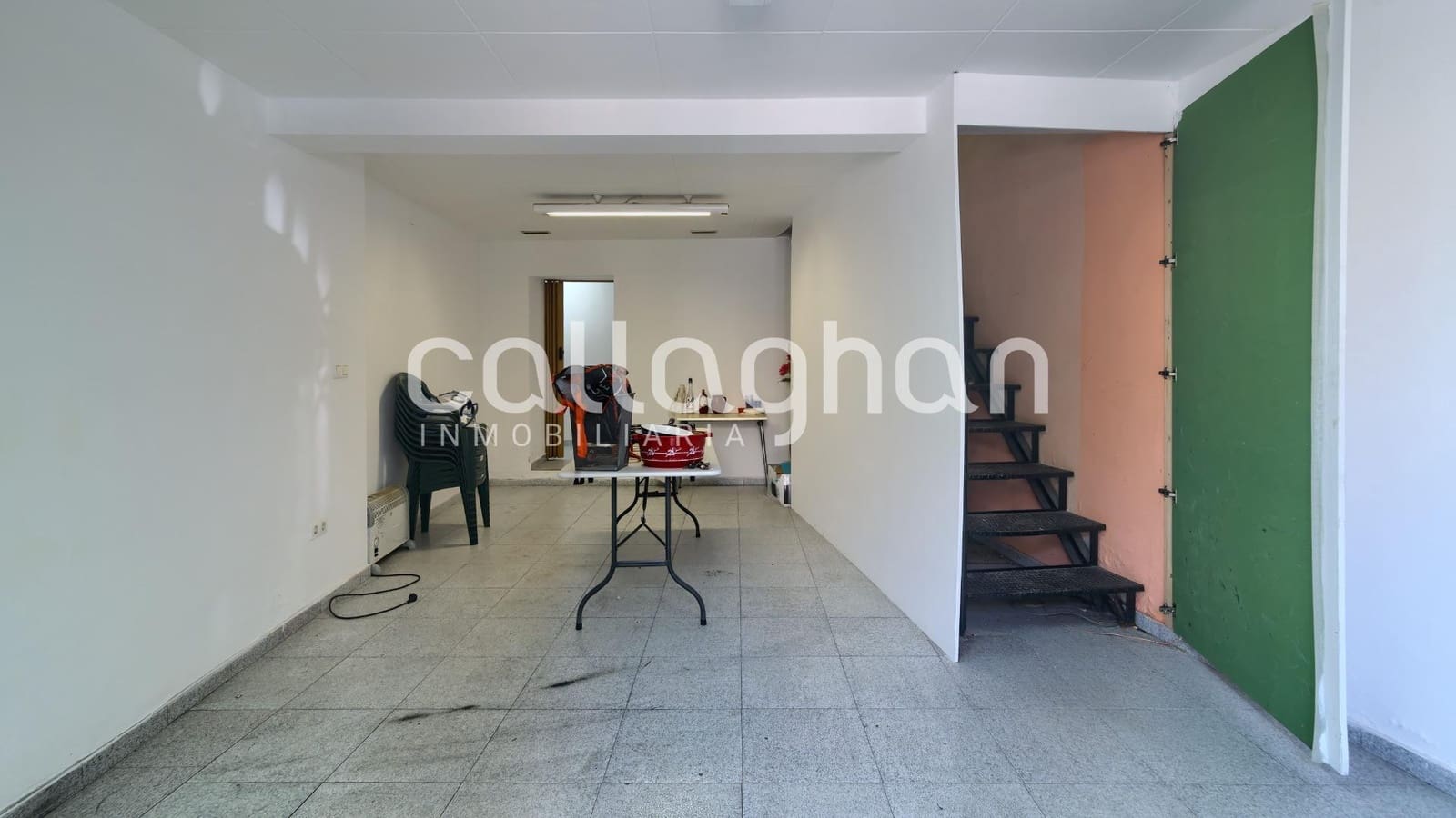 Erhverv til salg i Requena - € 130.000 (Ref: 9215253)