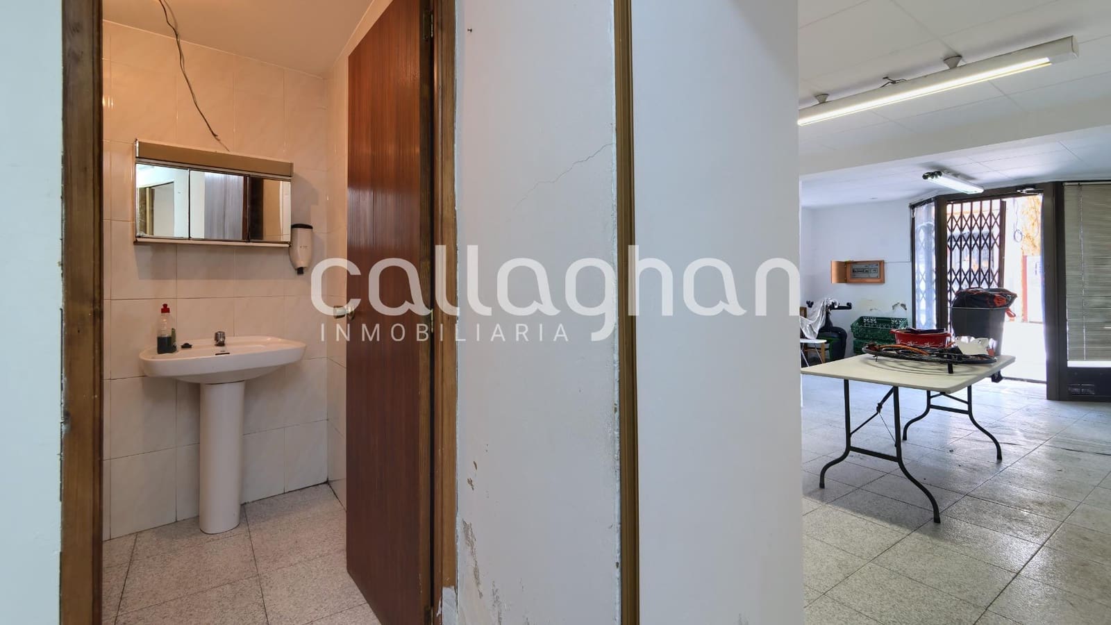 Erhverv til salg i Requena - € 130.000 (Ref: 9215253)