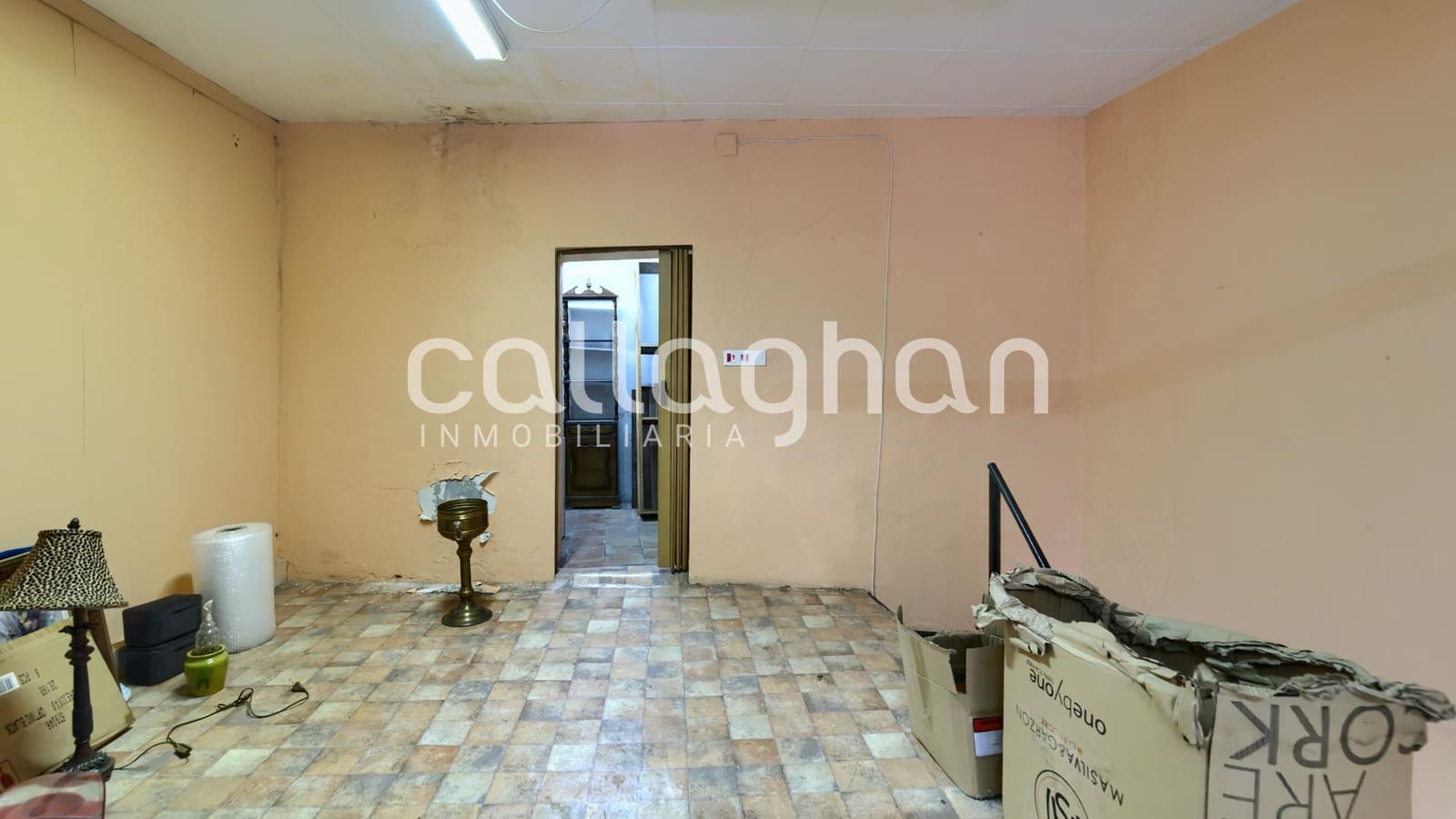 Erhverv til salg i Requena - € 130.000 (Ref: 9215253)