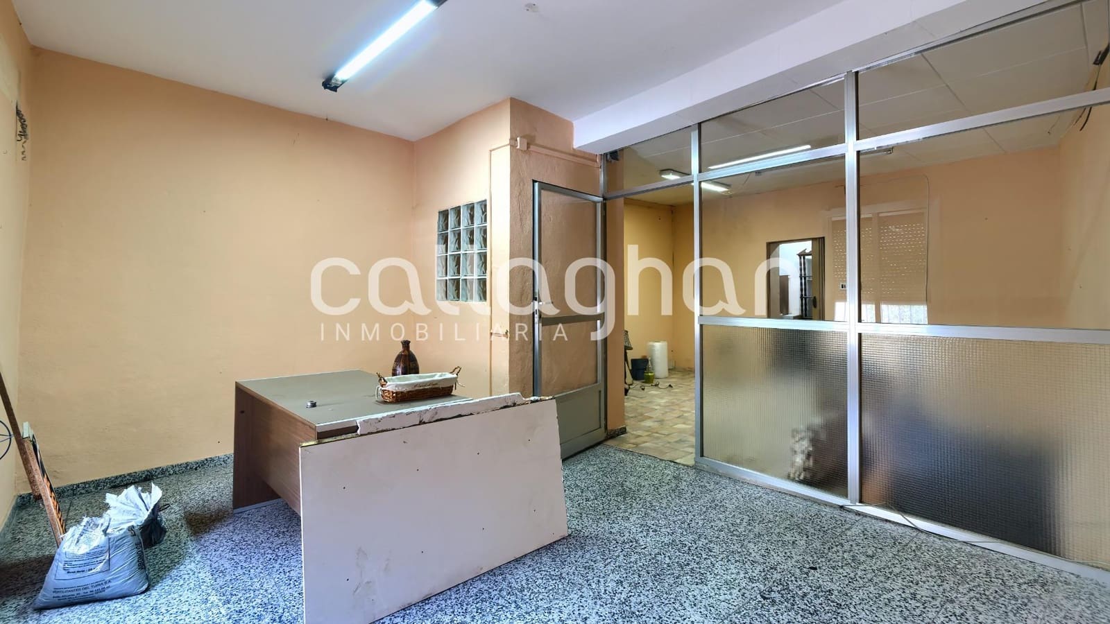 Erhverv til salg i Requena - € 130.000 (Ref: 9215253)