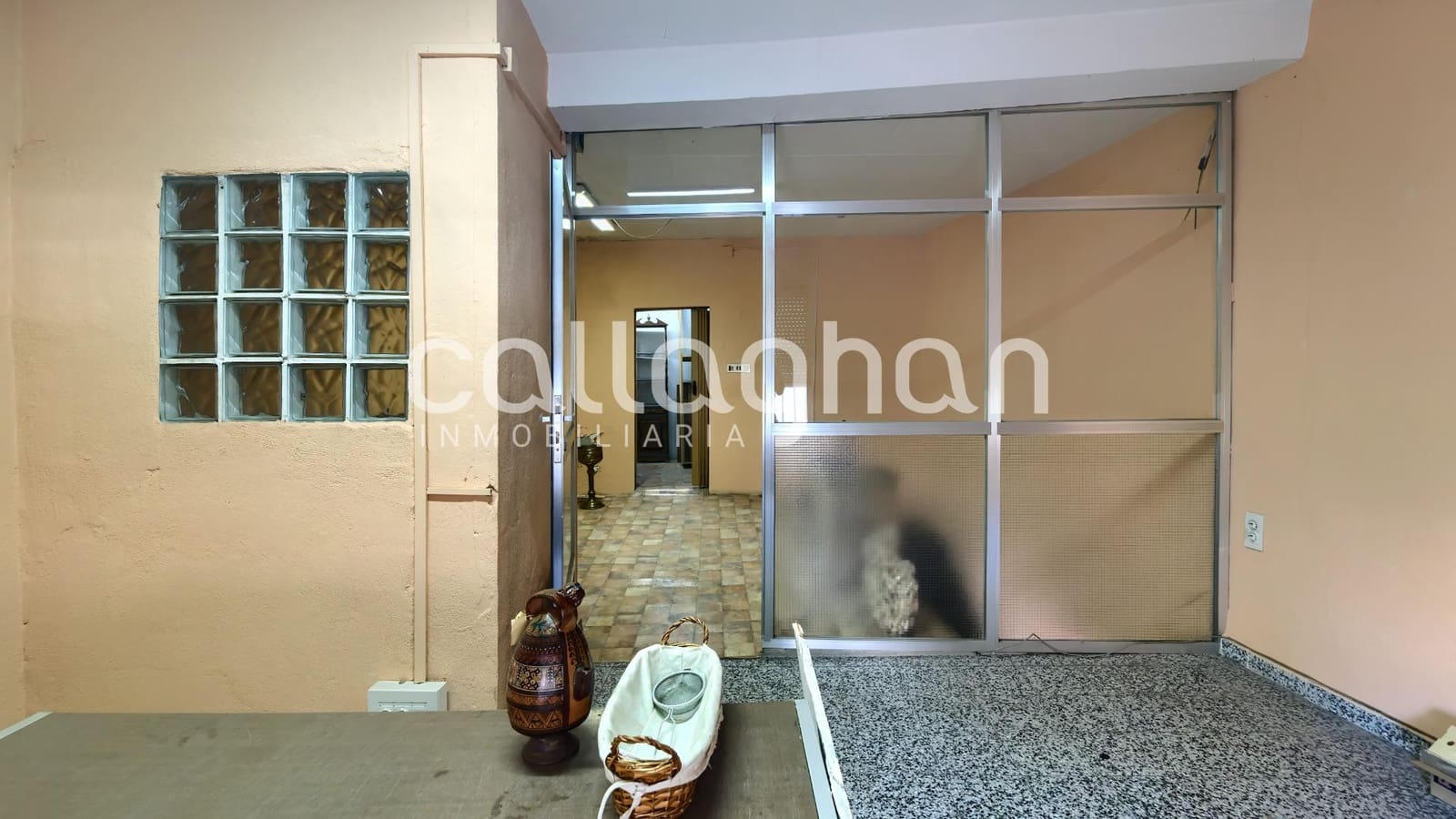 Erhverv til salg i Requena - € 130.000 (Ref: 9215253)