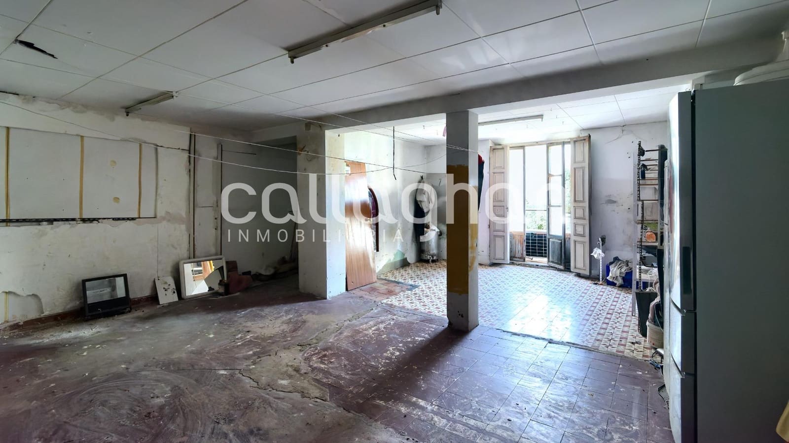 Erhverv til salg i Requena - € 130.000 (Ref: 9215253)