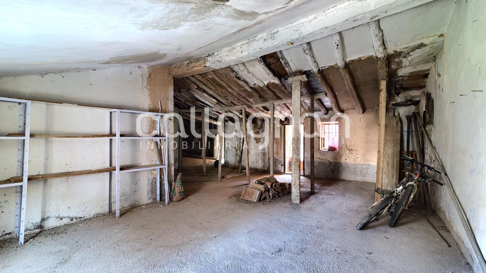 Erhverv til salg i Requena - € 130.000 (Ref: 9215253)