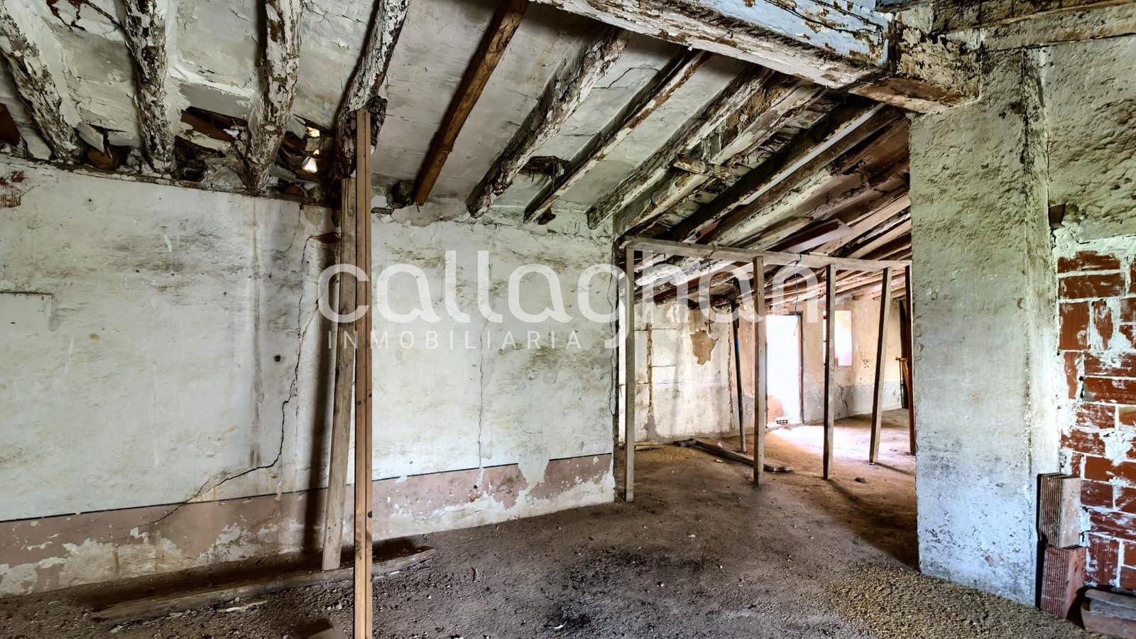 Erhverv til salg i Requena - € 130.000 (Ref: 9215253)