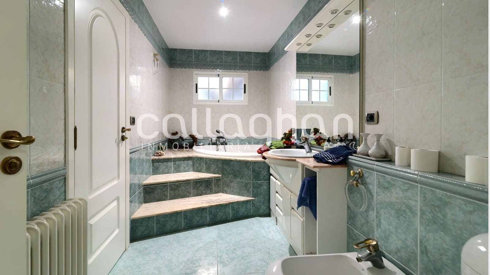 9 chambre Villa/Maison à vendre à Castello de la Plana avec piscine garage - 990 000 € (Ref: 9228743)