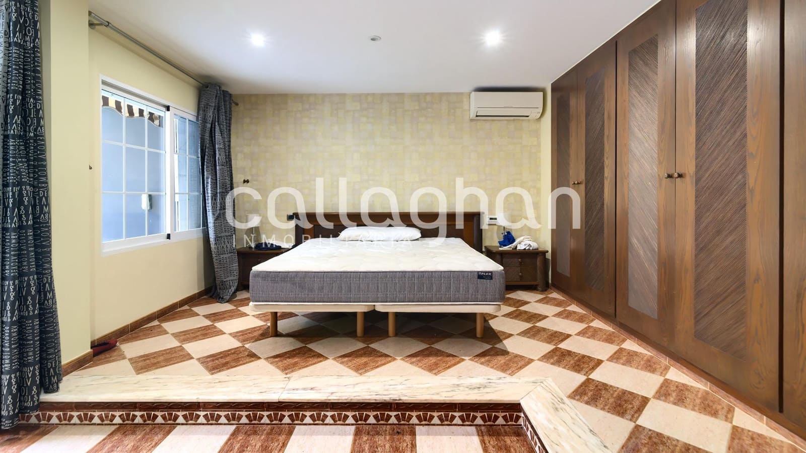 9 chambre Villa/Maison à vendre à Castello de la Plana avec piscine garage - 990 000 € (Ref: 9228743)