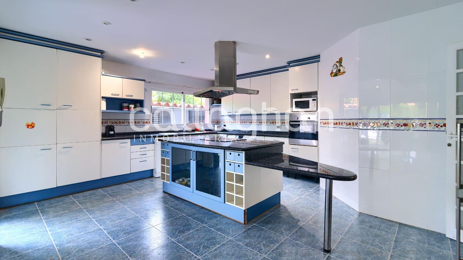 9 chambre Villa/Maison à vendre à Castello de la Plana avec piscine garage - 990 000 € (Ref: 9228743)