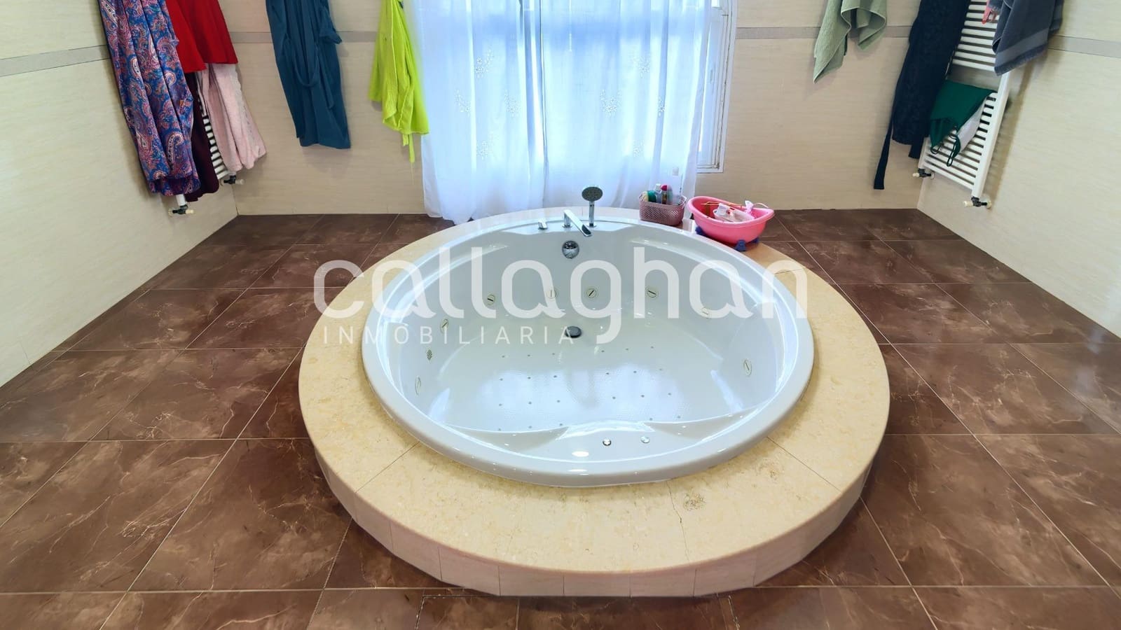 9 bedroom Villa for sale in Castello de la Plana with pool garage - € 990,000 (Ref: 9228743)