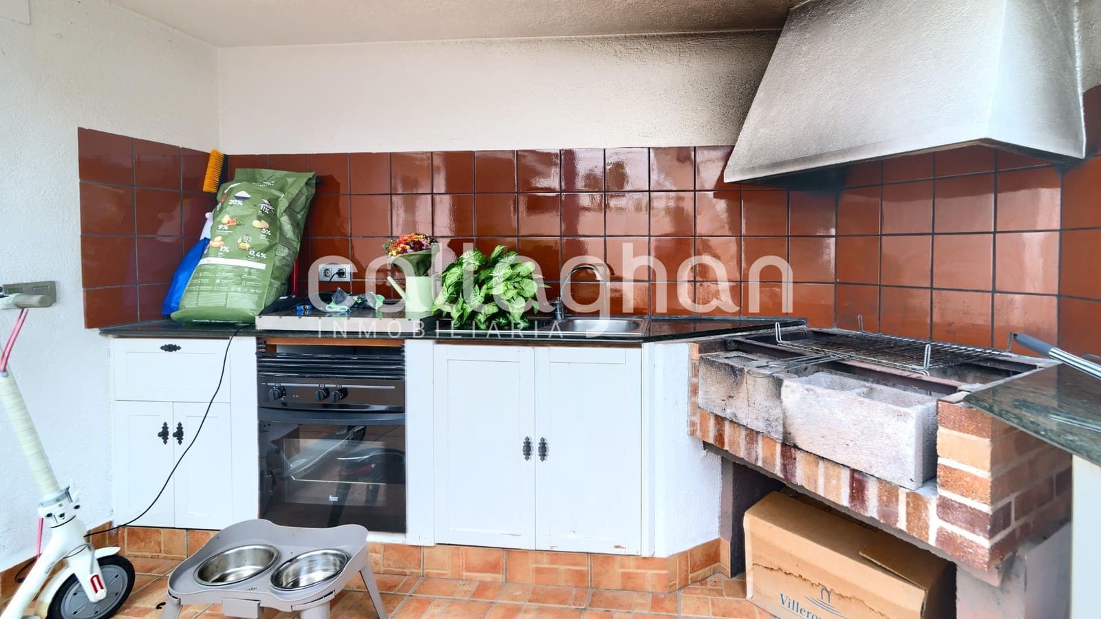 9 bedroom Villa for sale in Castello de la Plana with pool garage - € 990,000 (Ref: 9228743)