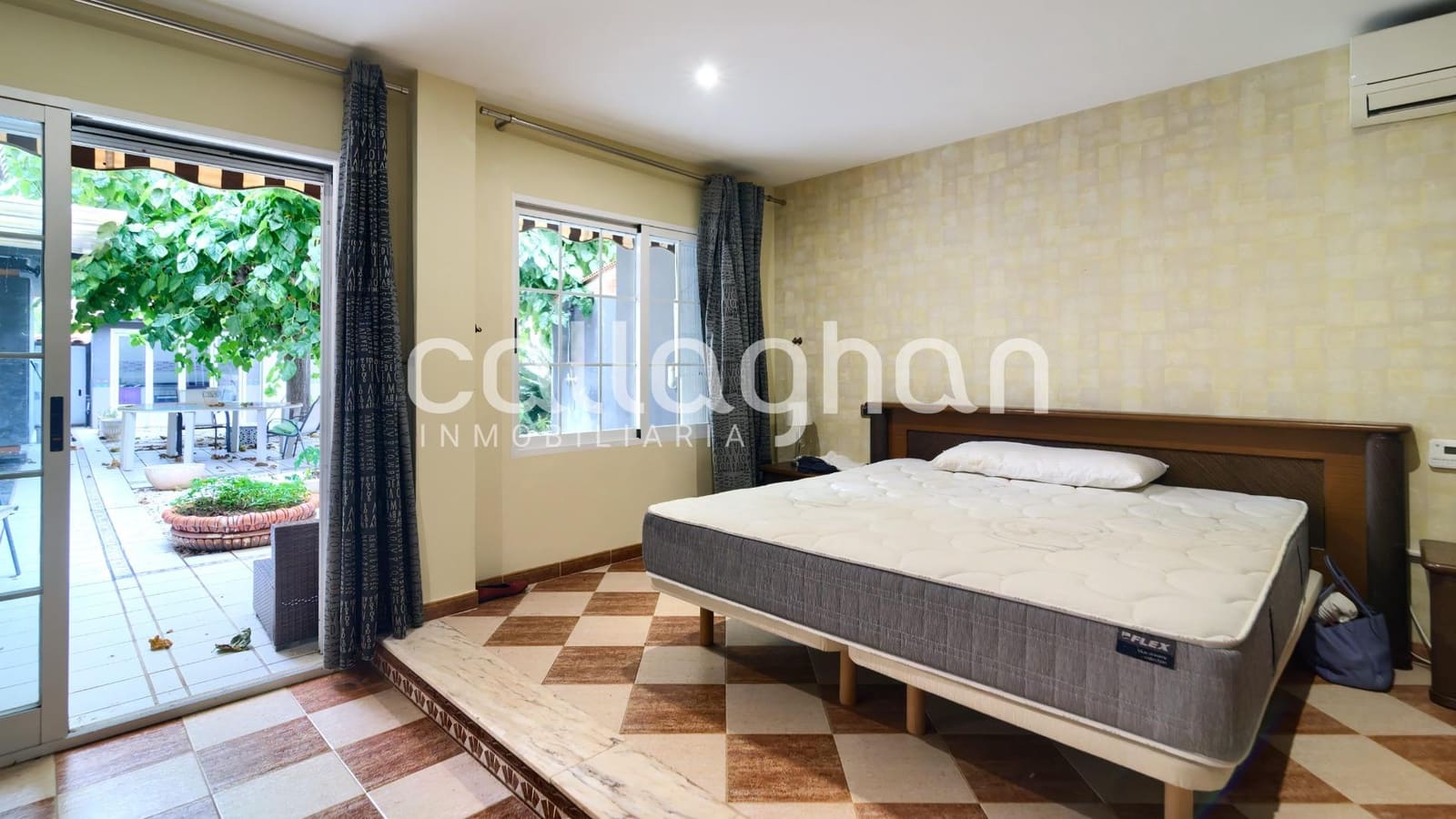 9 soverom Villa til salgs i Castello de la Plana med svømmebasseng garasje - € 990 000 (Ref: 9228743)