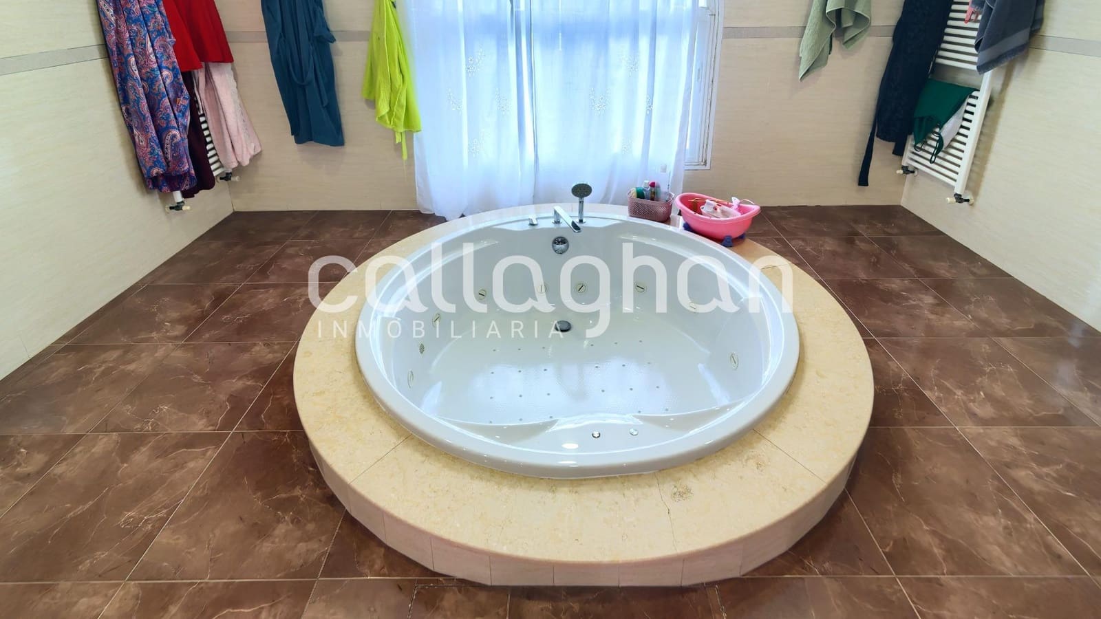 9 bedroom Villa for sale in Castello de la Plana with pool garage - € 920,000 (Ref: 9228743)