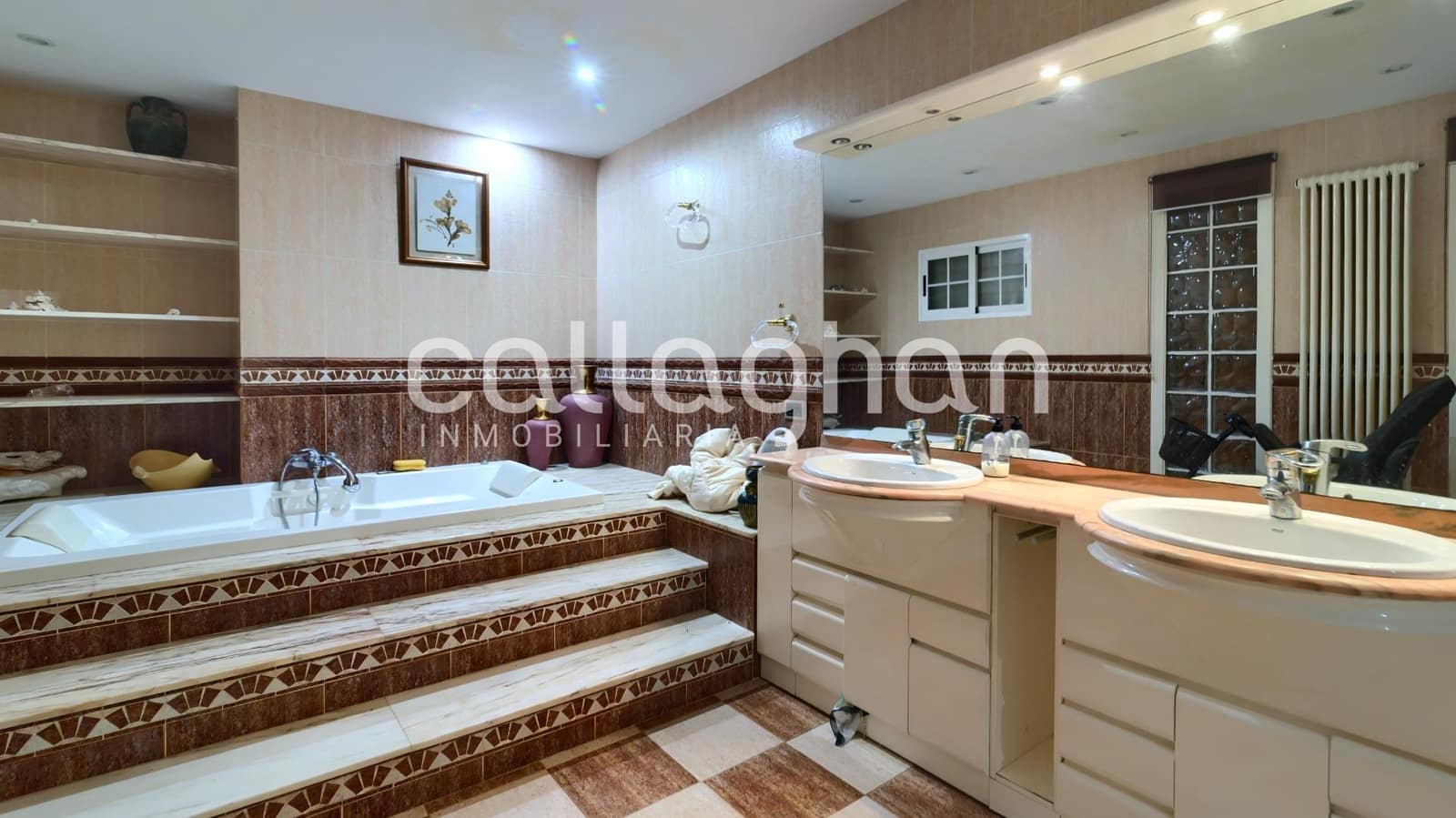 9 Zimmer Villa zu verkaufen in Castello de la Plana mit Pool Garage - 920.000 € (Ref: 9228743)