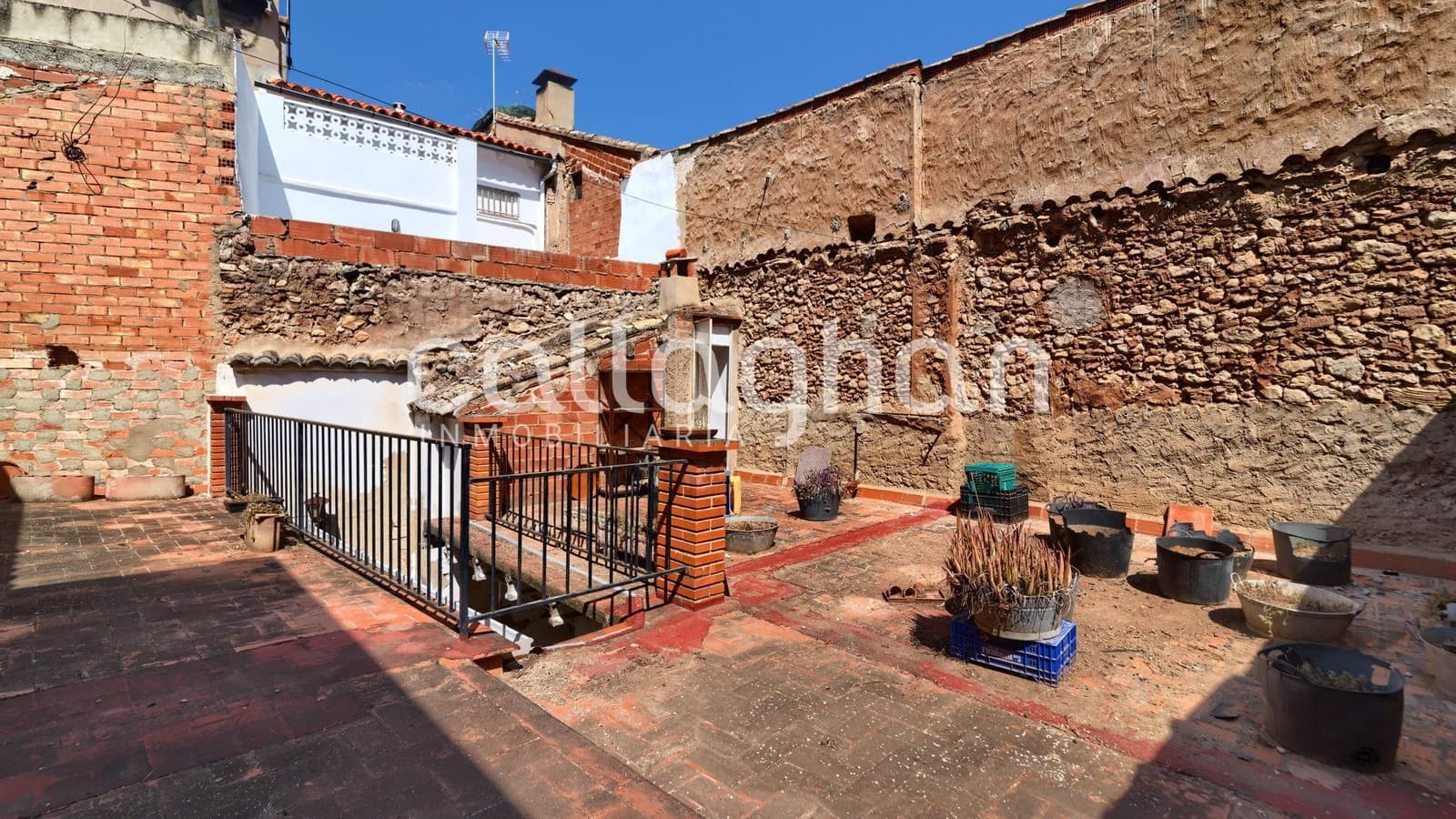 6 soverom Hus til salgs i Genoves - € 65 000 (Ref: 9243233)