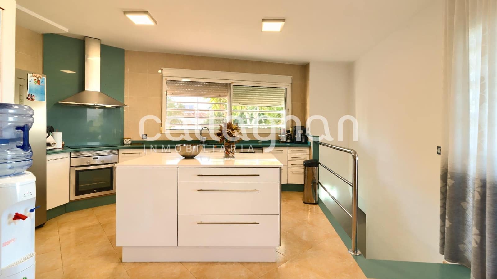 4 bedroom Villa for sale in Alberic with pool garage - € 525,000 (Ref: 9252272)