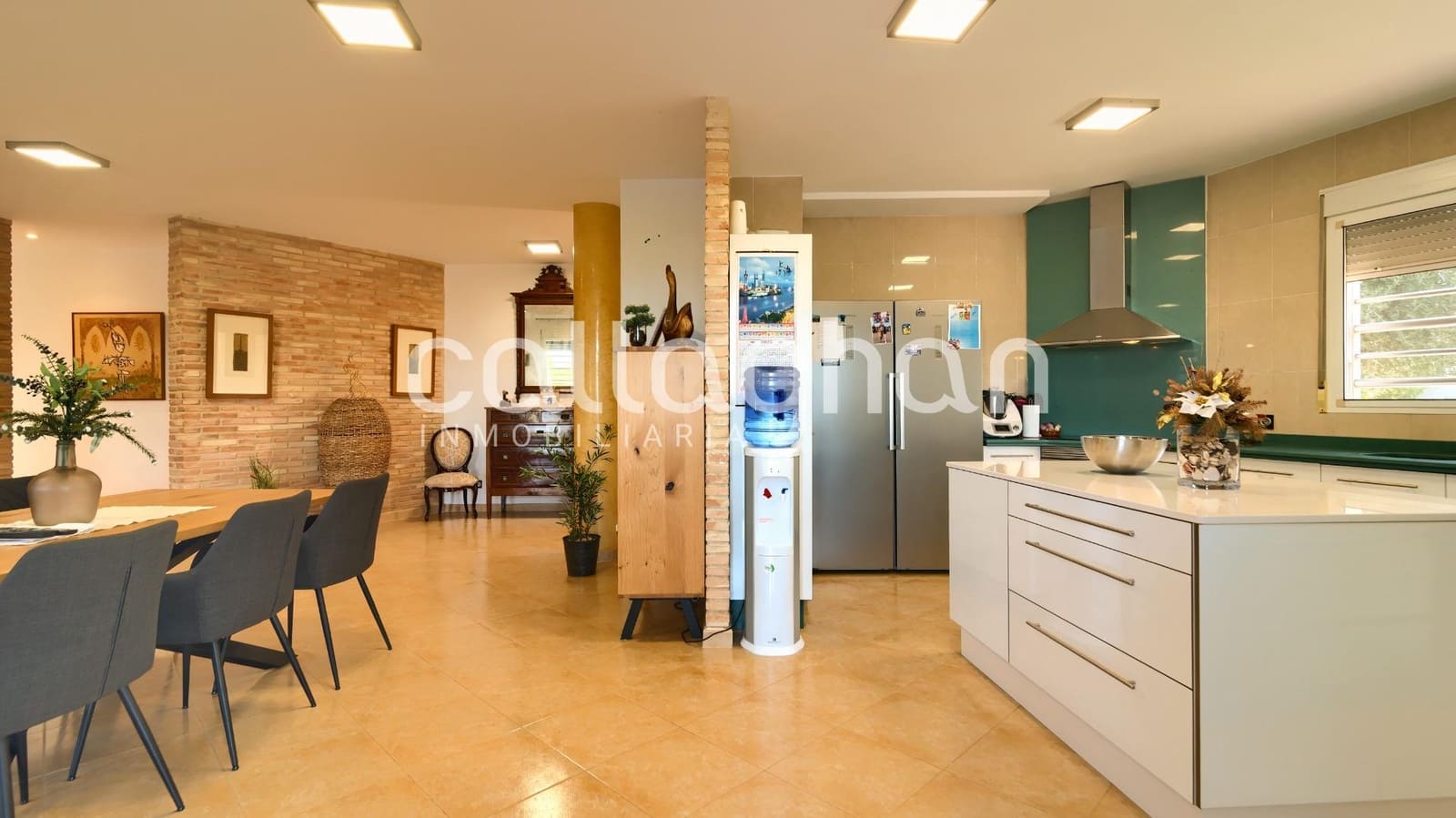 4 bedroom Villa for sale in Alberic with pool garage - € 525,000 (Ref: 9252272)