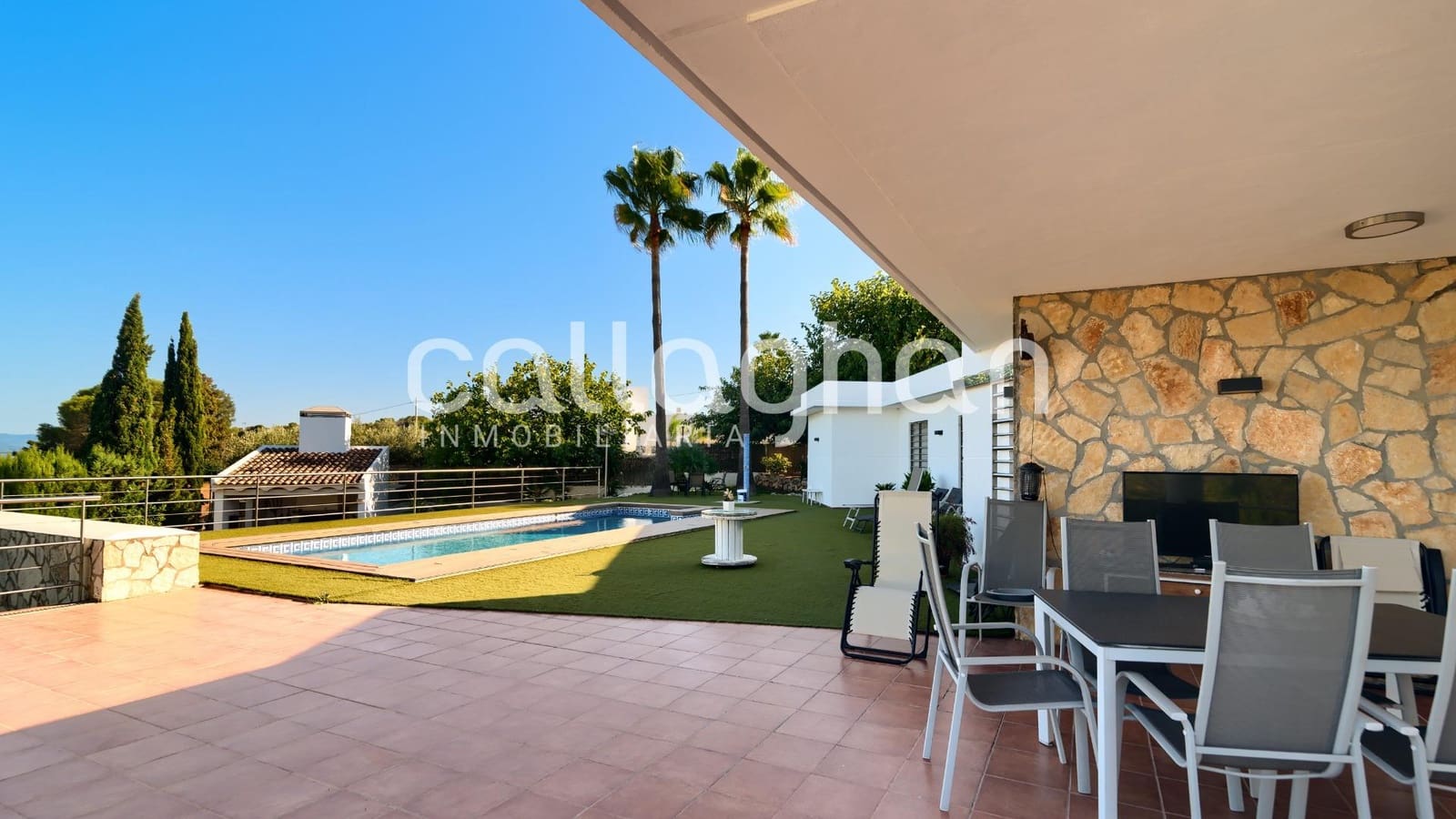4 bedroom Villa for sale in Alberic with pool garage - € 525,000 (Ref: 9252272)