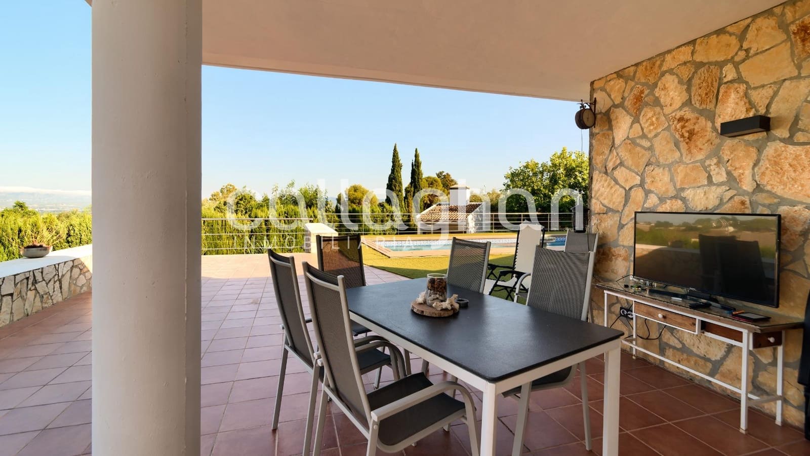 4 bedroom Villa for sale in Alberic with pool garage - € 525,000 (Ref: 9252272)